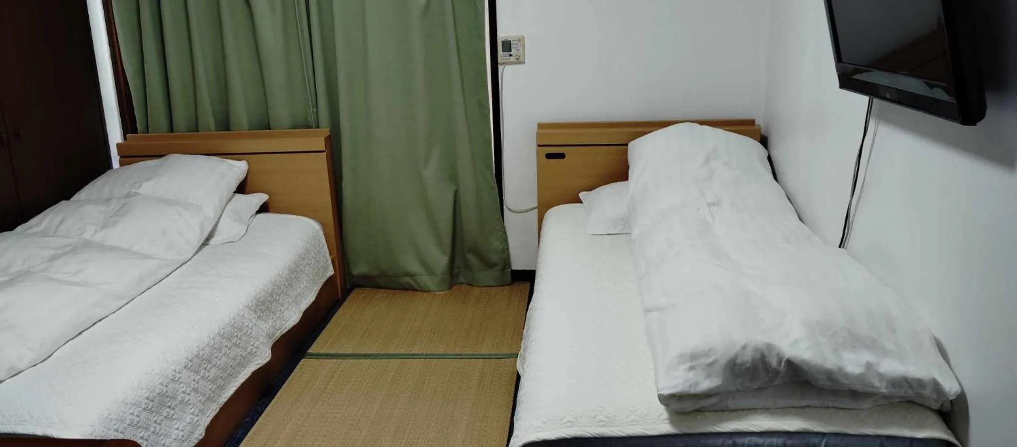 Bed in Oyama Guesthouse Kyoto