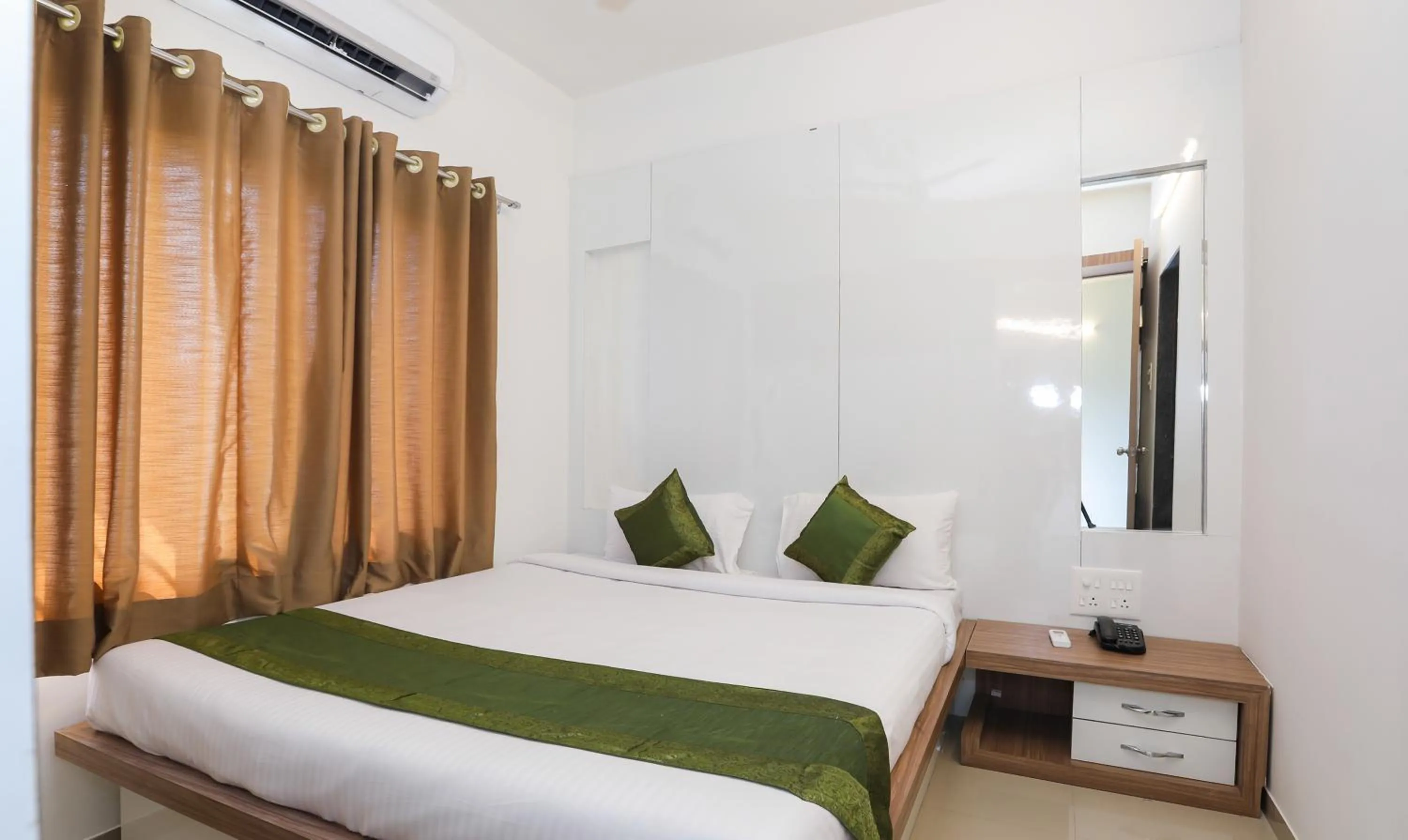 Bedroom, Bed in Treebo Sapphire Studio