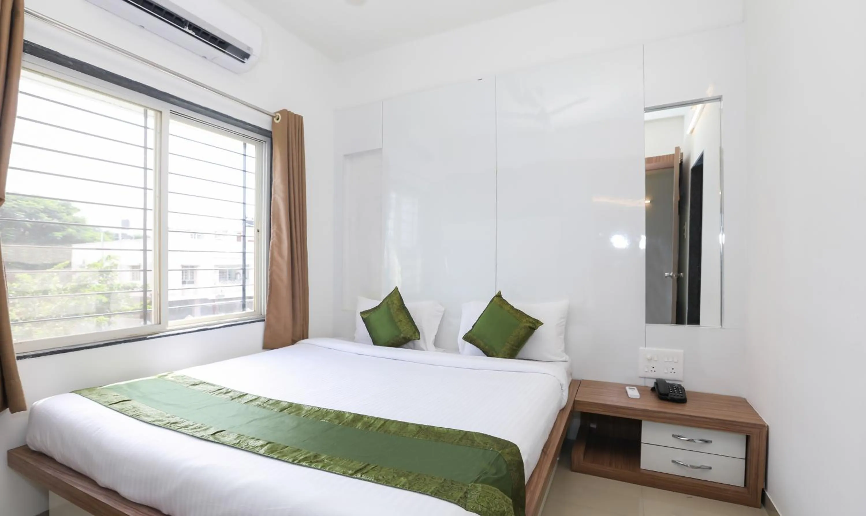 Bedroom, Bed in Treebo Sapphire Studio