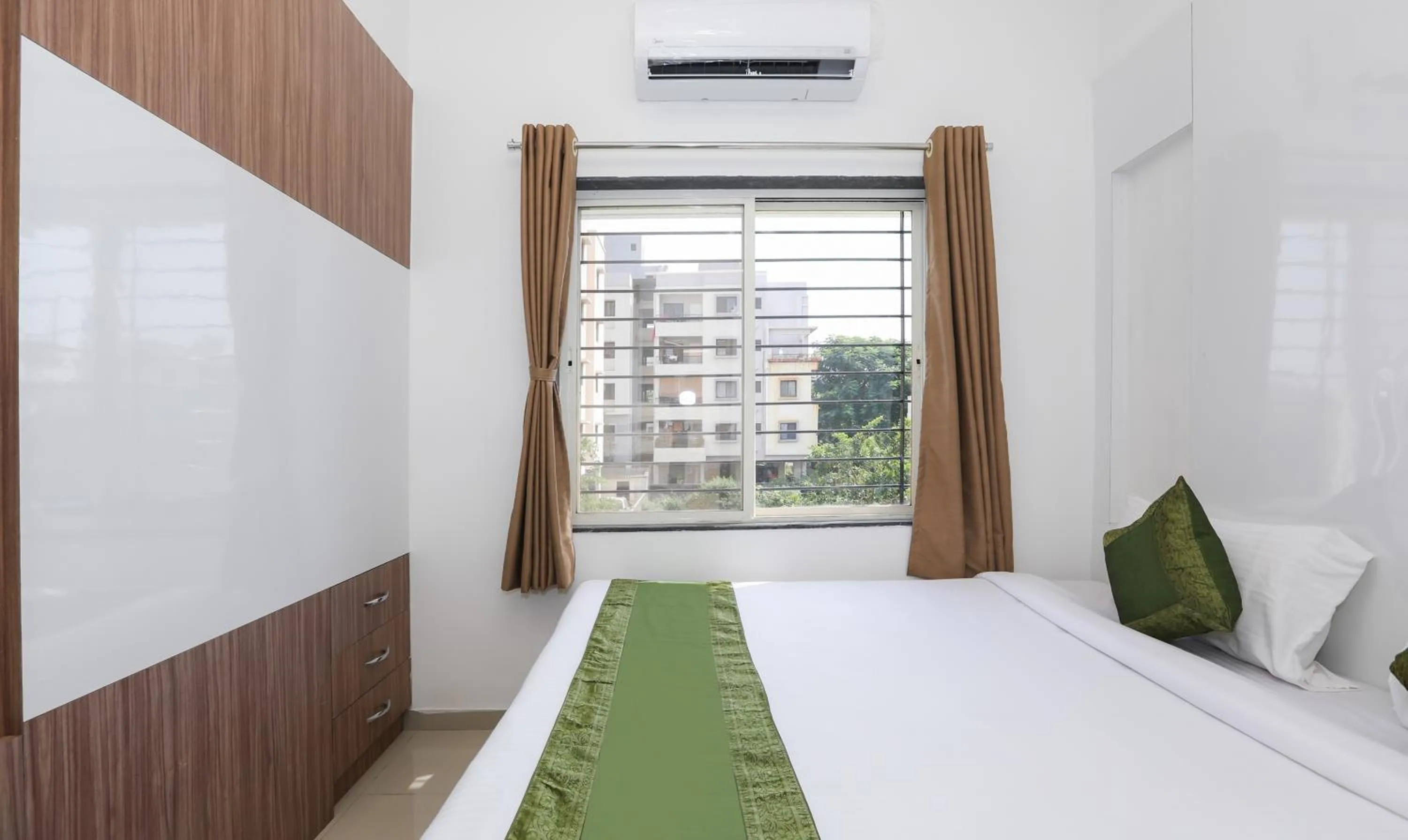 Bedroom, Bed in Treebo Sapphire Studio