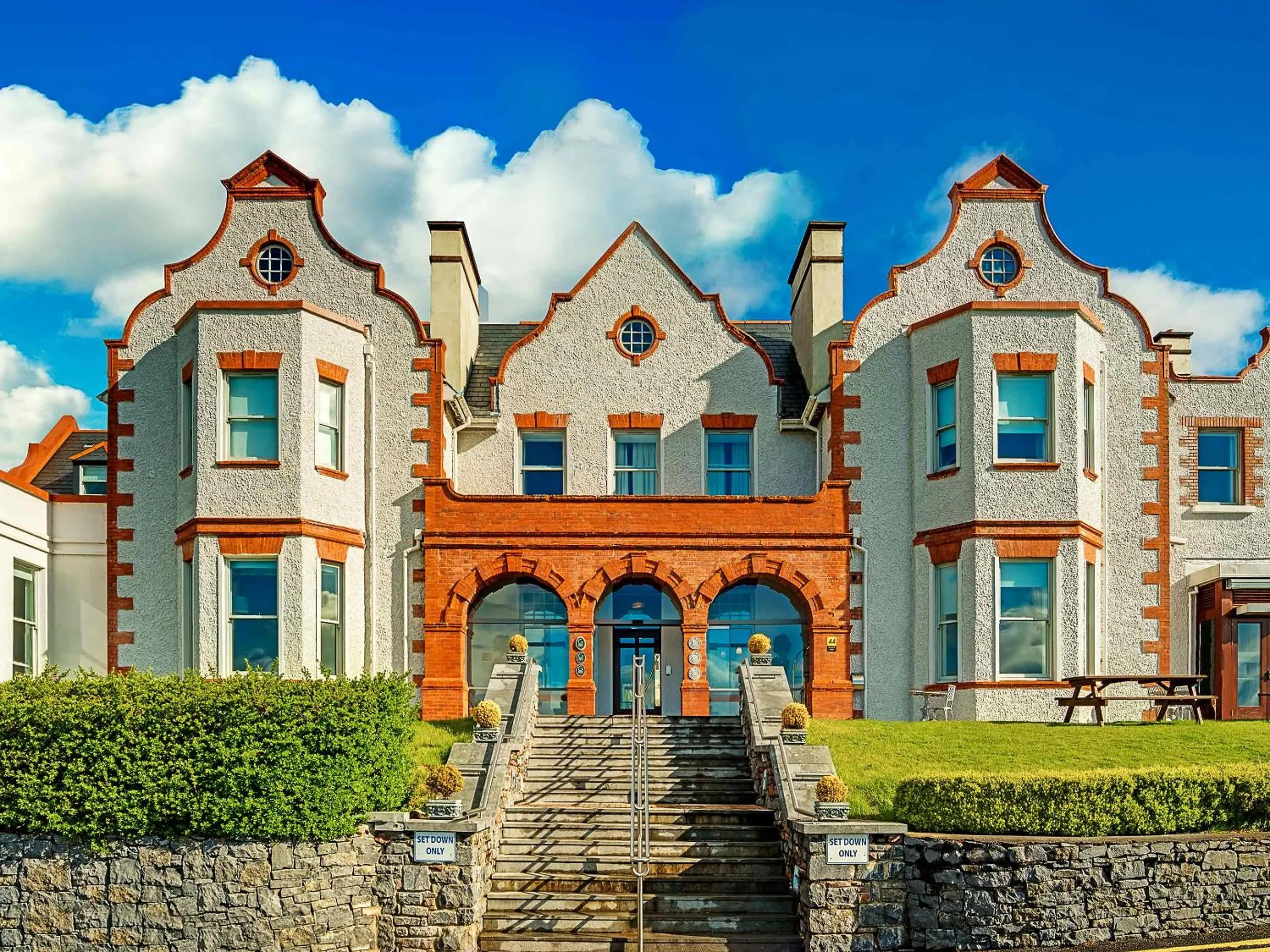 Facade/entrance in Mulranny Park Hotel