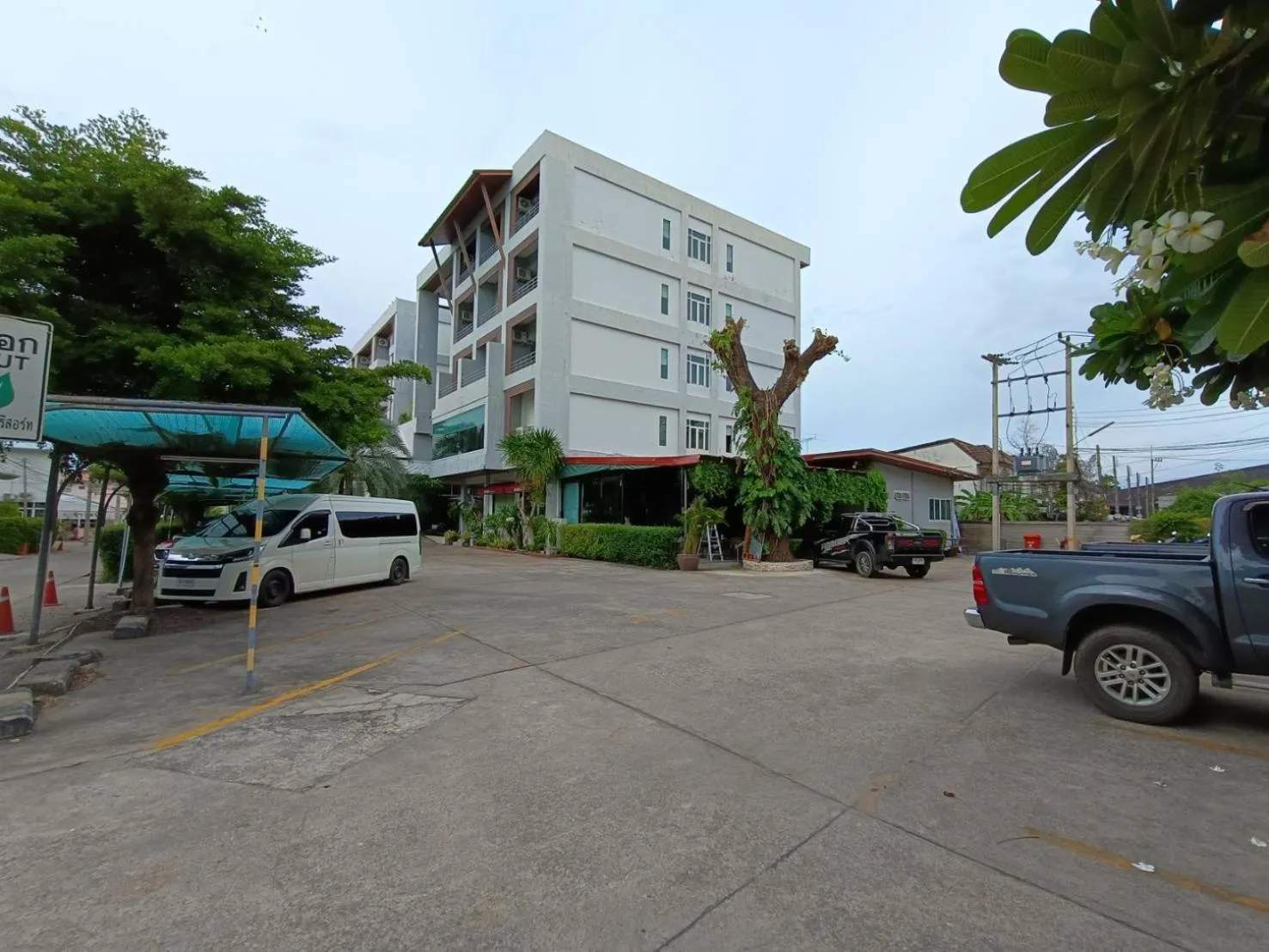 Green Hotel and Resort