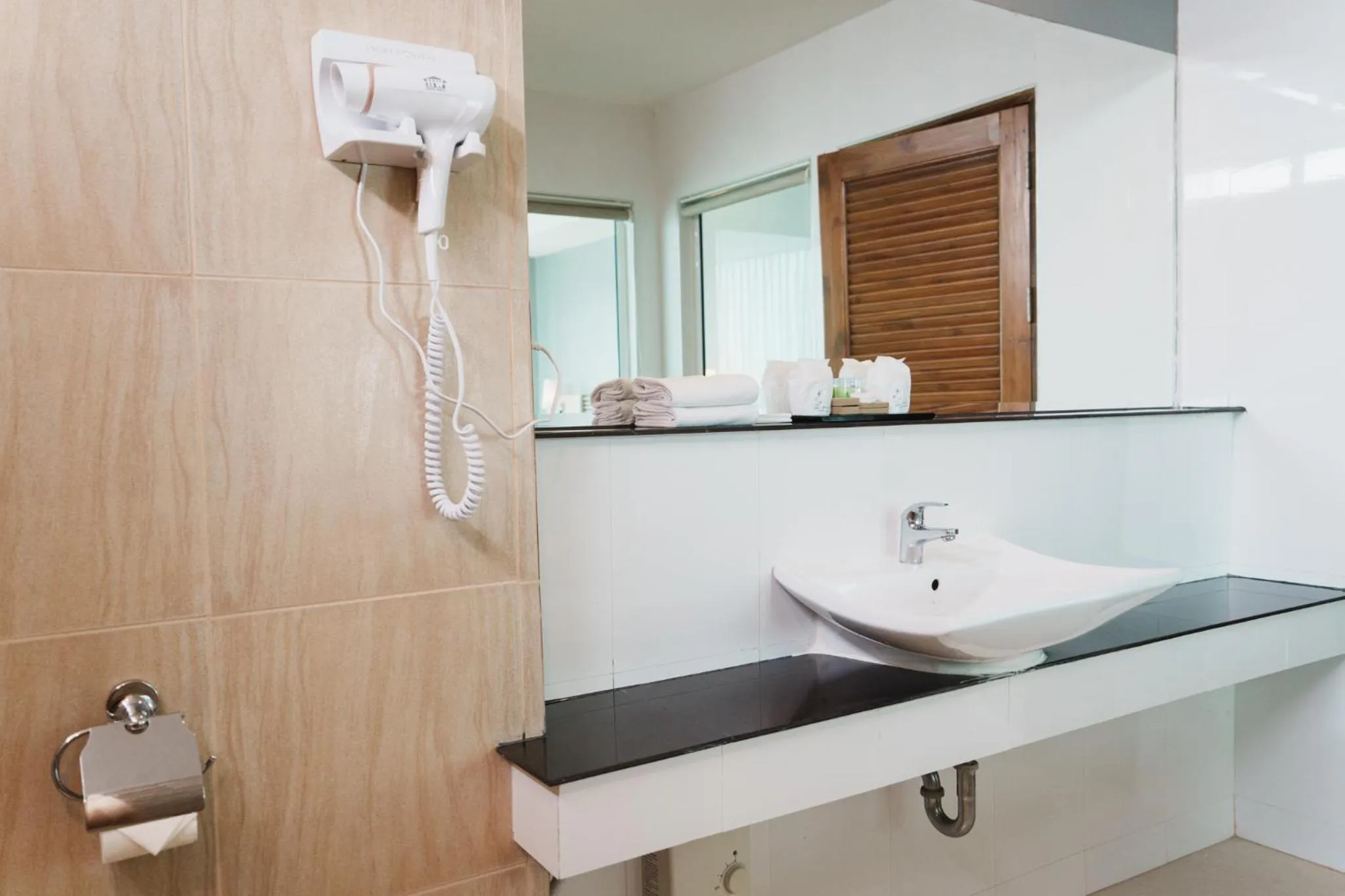 Green Hotel and Resort