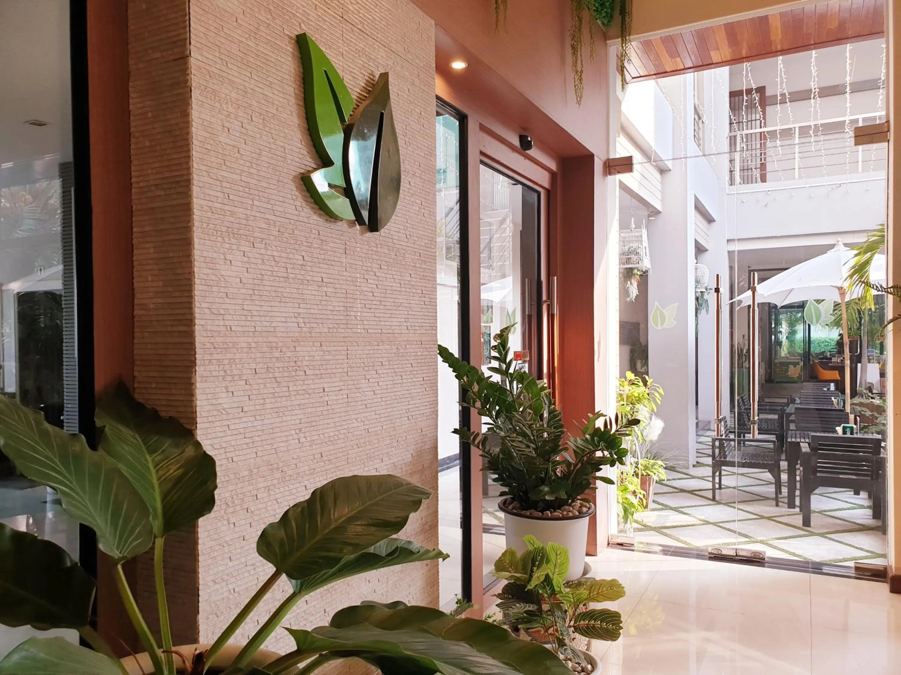 Green Hotel and Resort