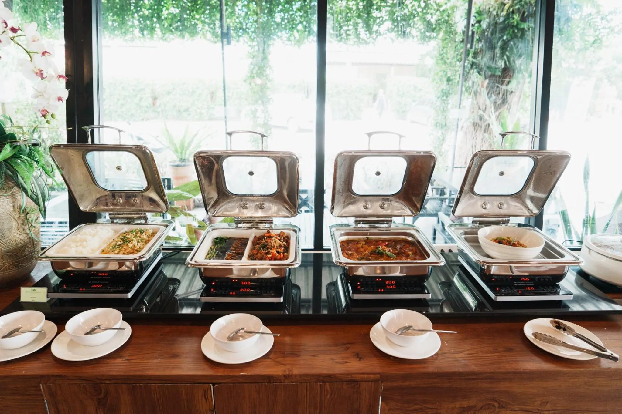 Green Hotel and Resort