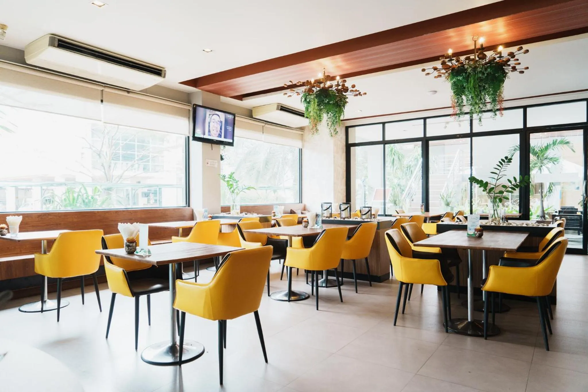 Green Hotel and Resort