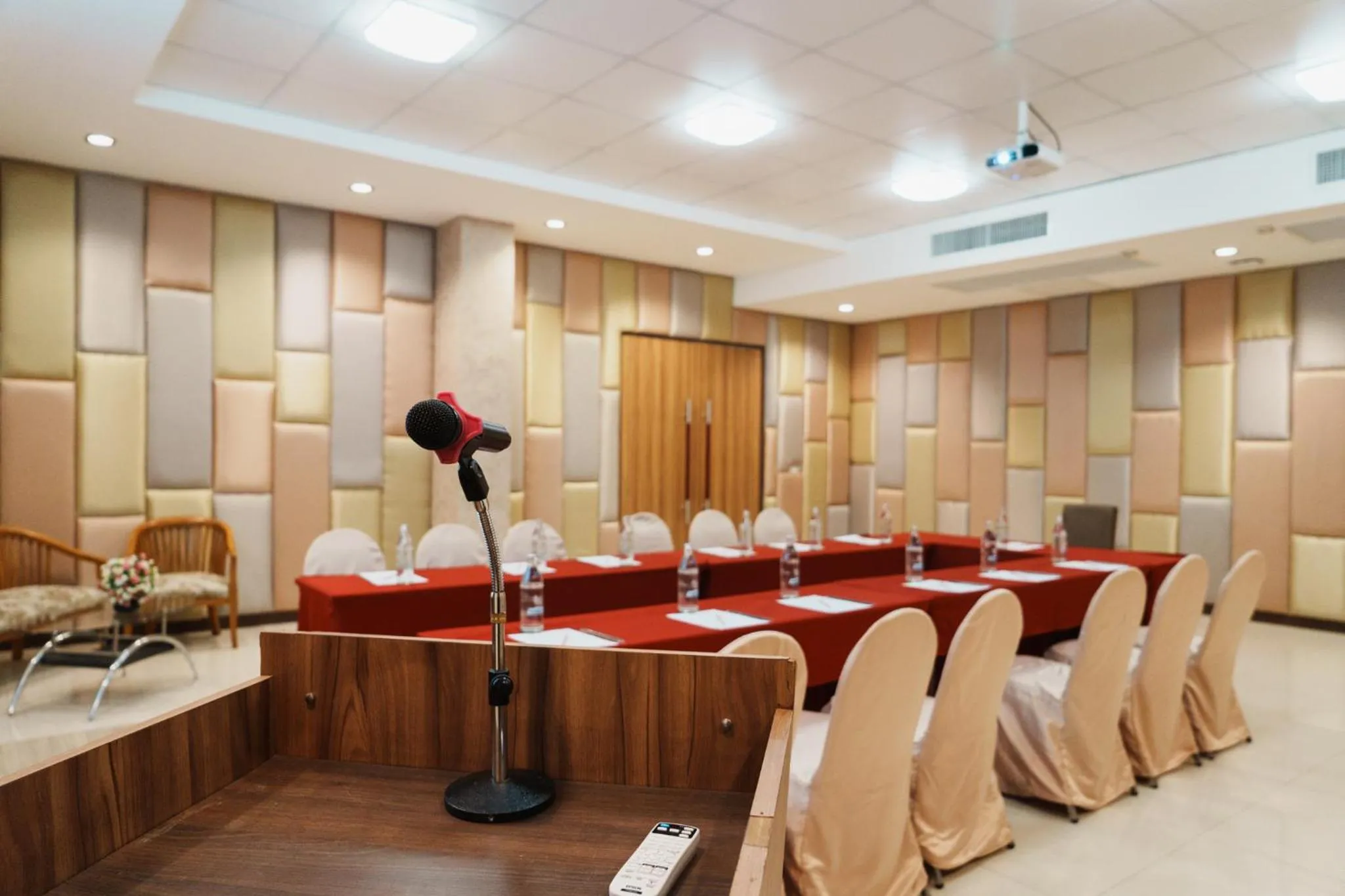 Green Hotel and Resort