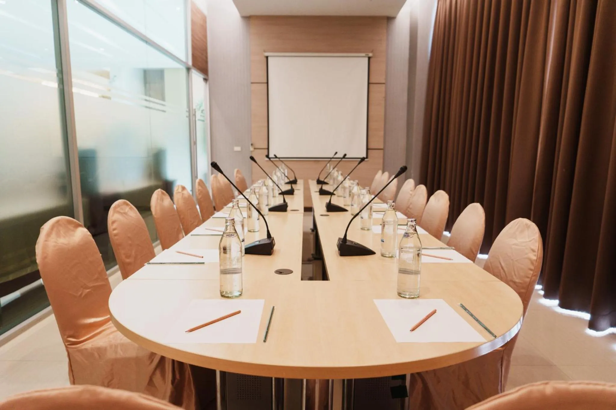 Green Hotel and Resort