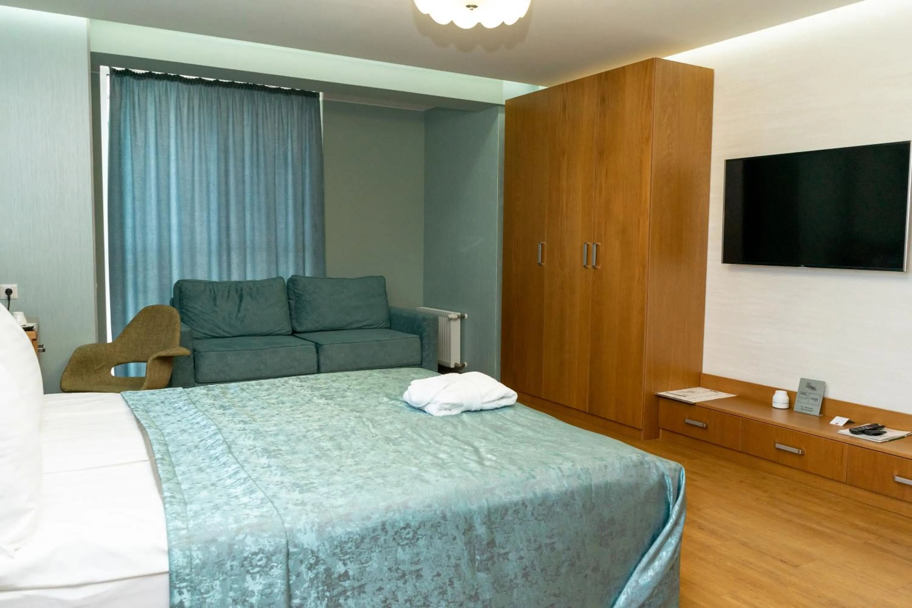 Communal lounge/ TV room, Bed in Light Hotel