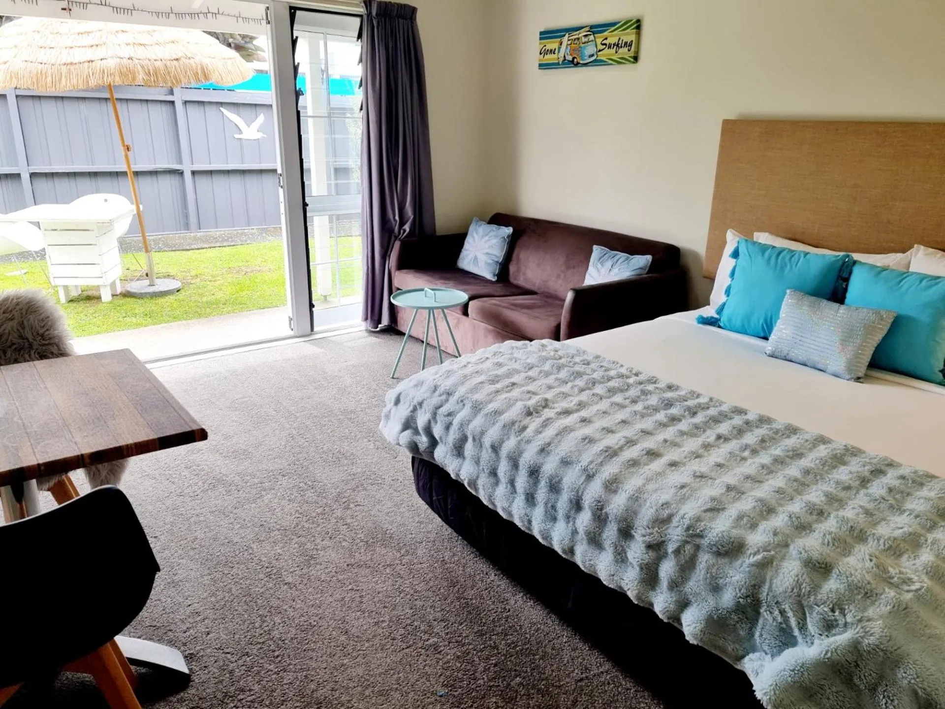 Bed in Southpacific Motel