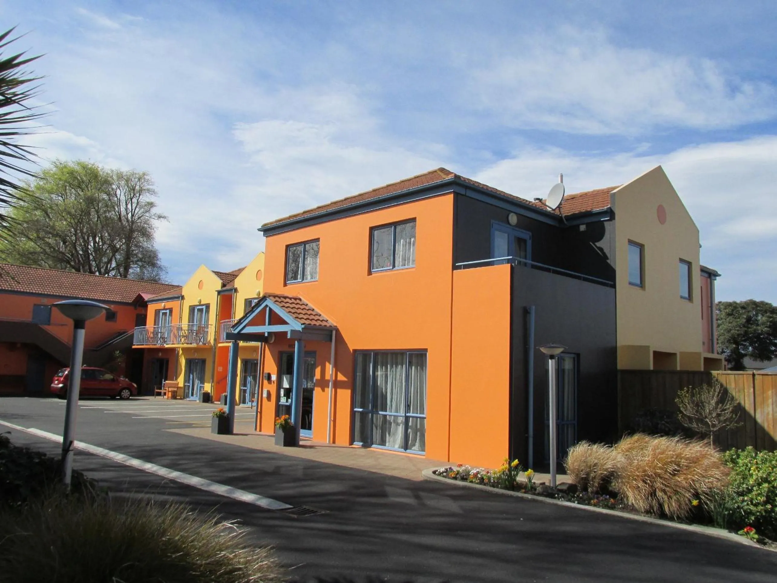 Facade/entrance in Addington Court Motel