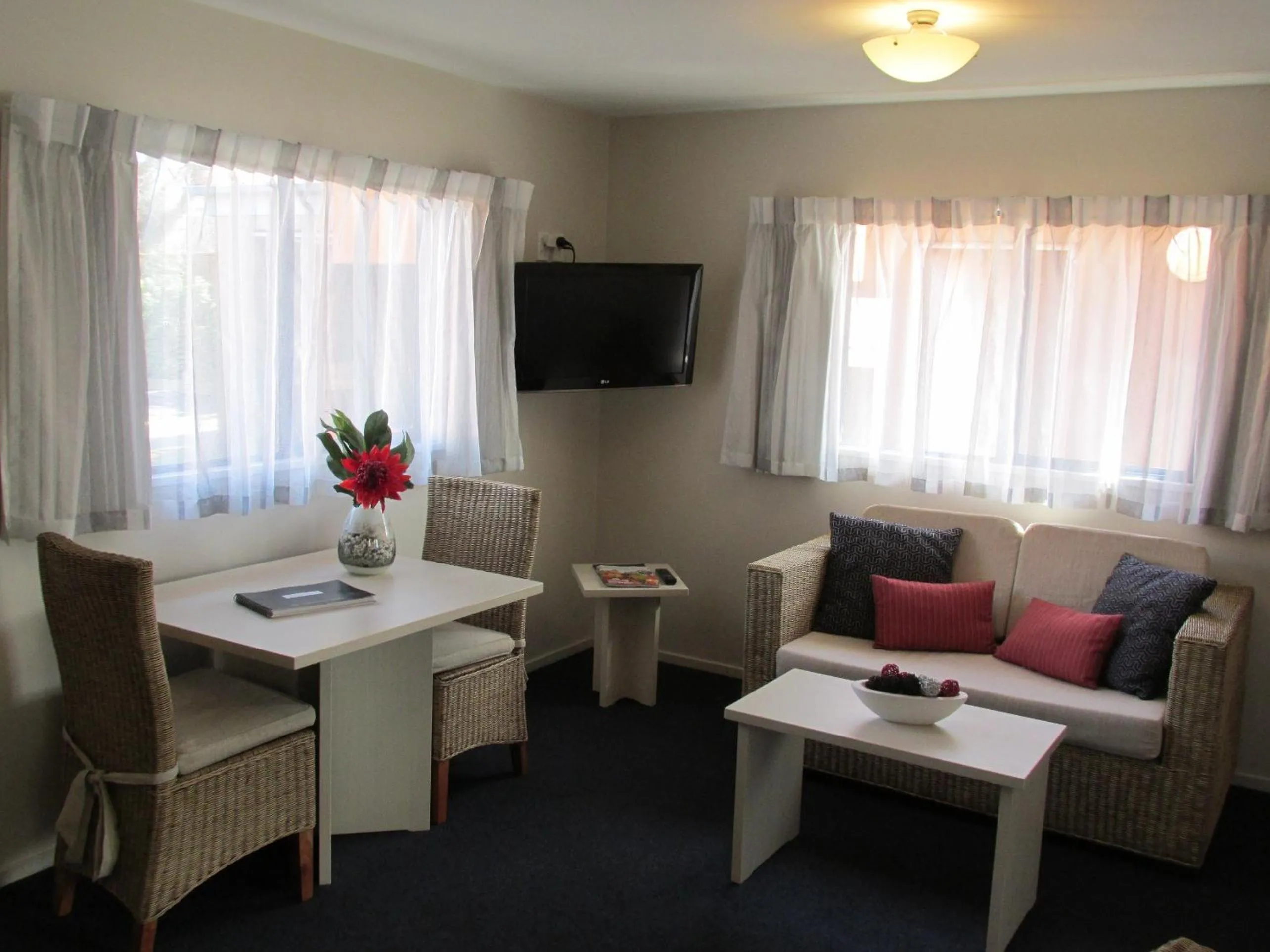Living room in Addington Court Motel