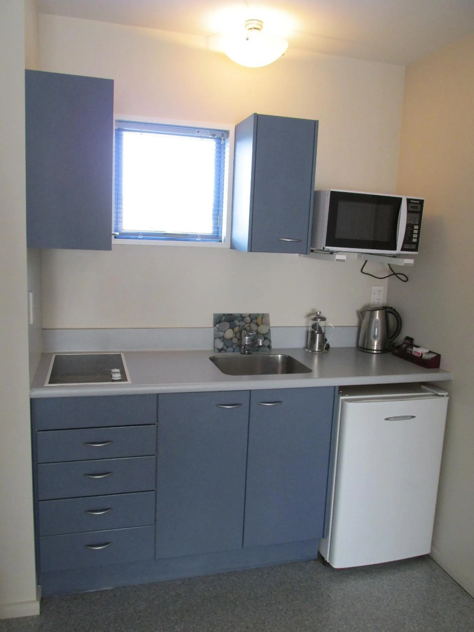 Kitchen or kitchenette in Addington Court Motel