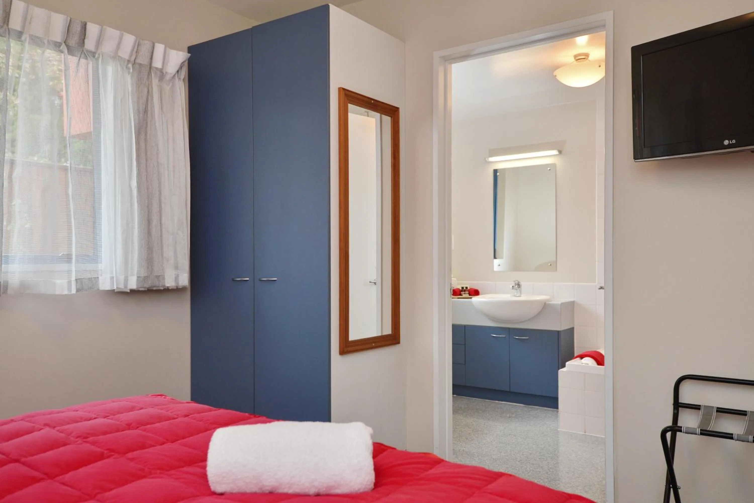 Bed in Addington Court Motel