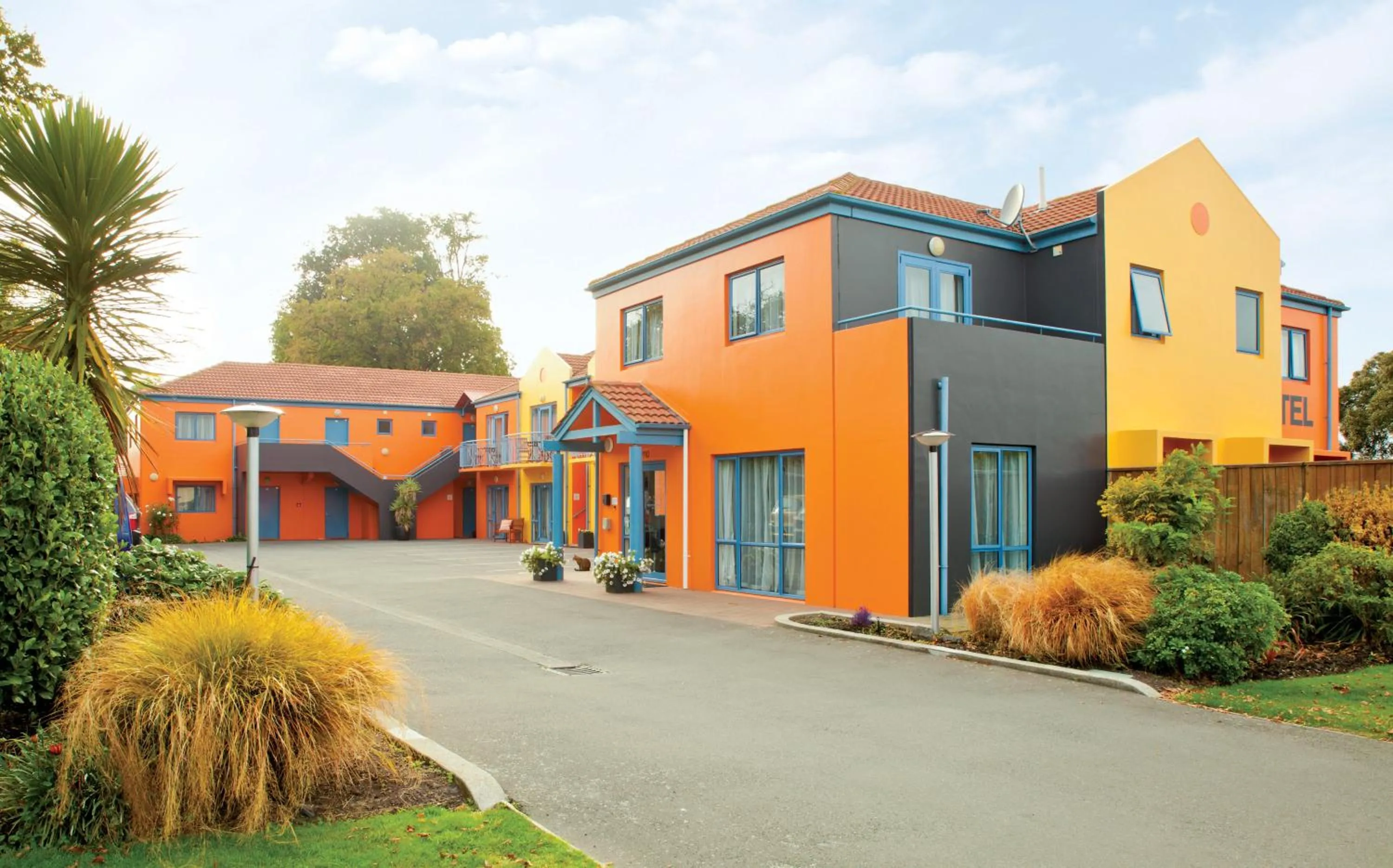 Facade/entrance in Addington Court Motel