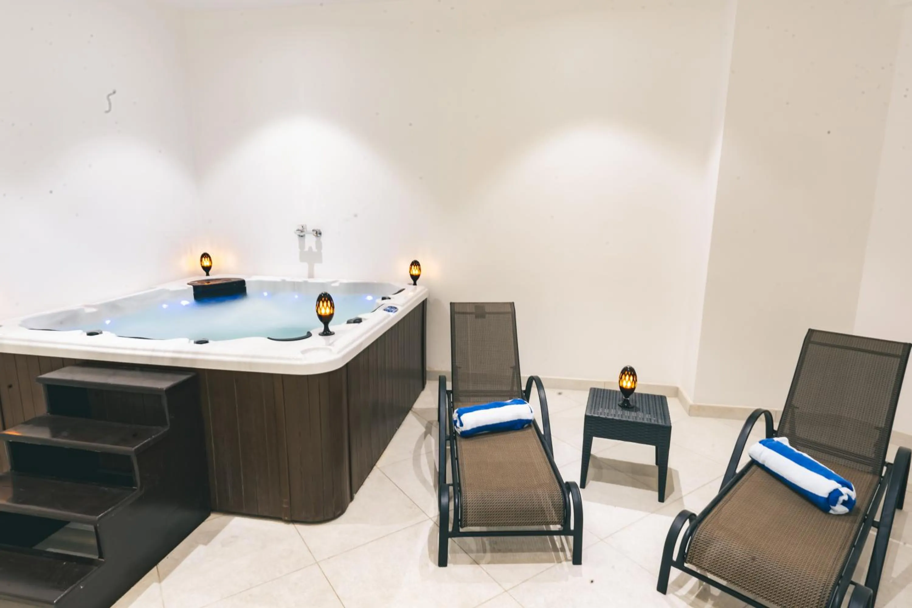 Hot Tub in Iridium Hotel