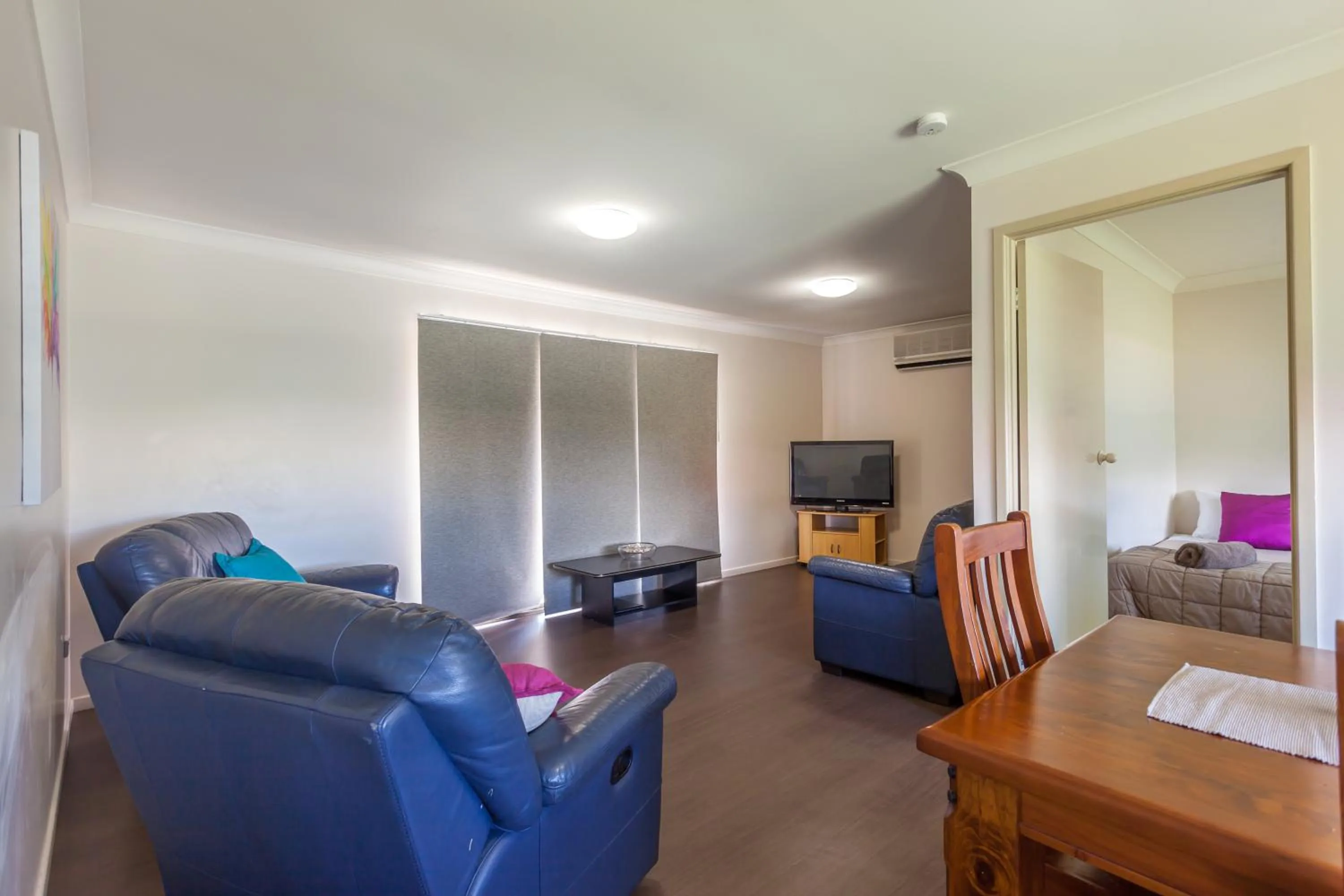 Living room in Clifford Gardens Motor Inn