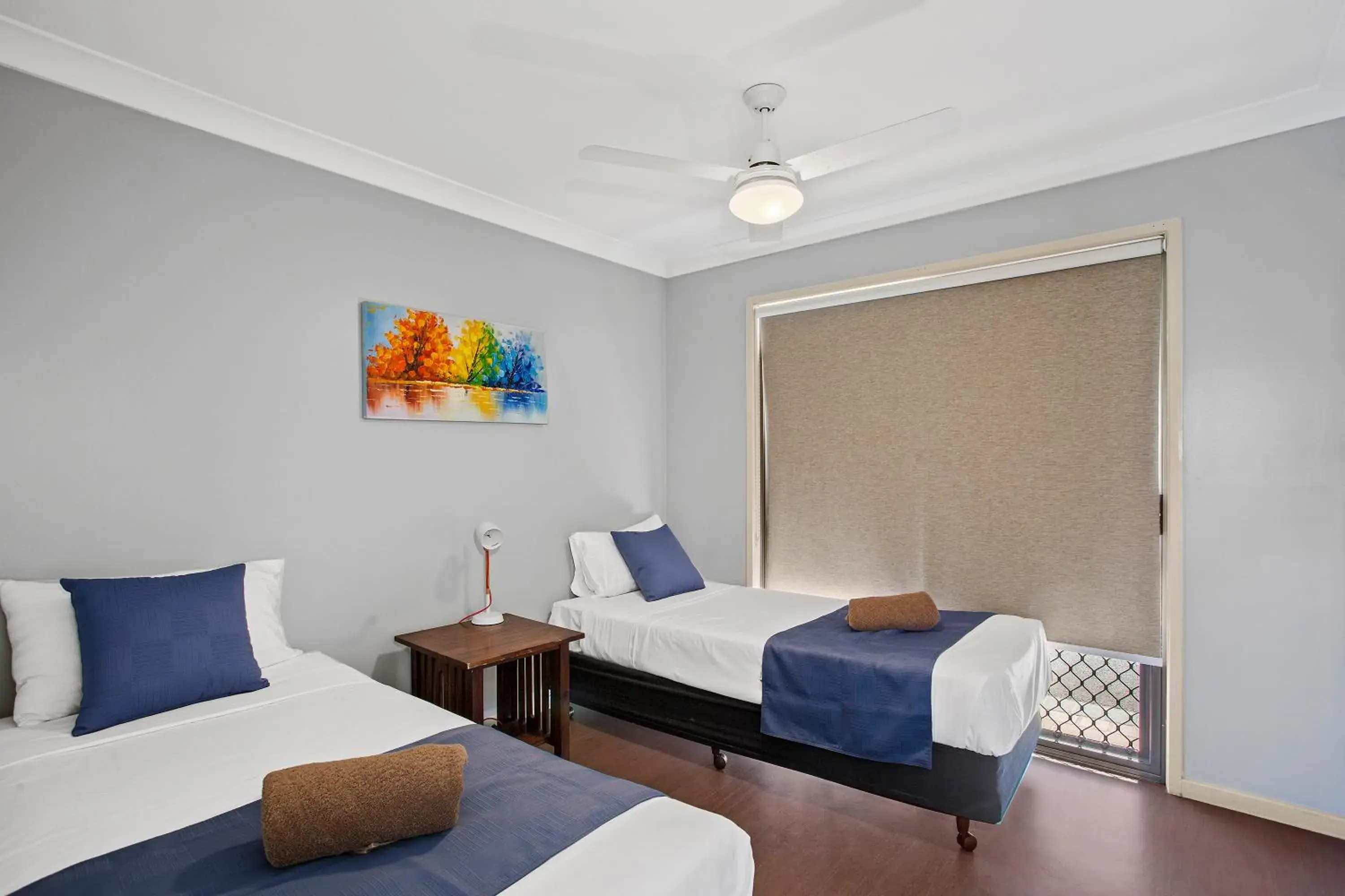 Three-Bedroom Apartment (1 Queen, 4 Single bed) in Clifford Gardens Motor Inn Three-Bedroom Apartment (1 Queen, 4 Single bed) in Clifford Gardens Motor Inn