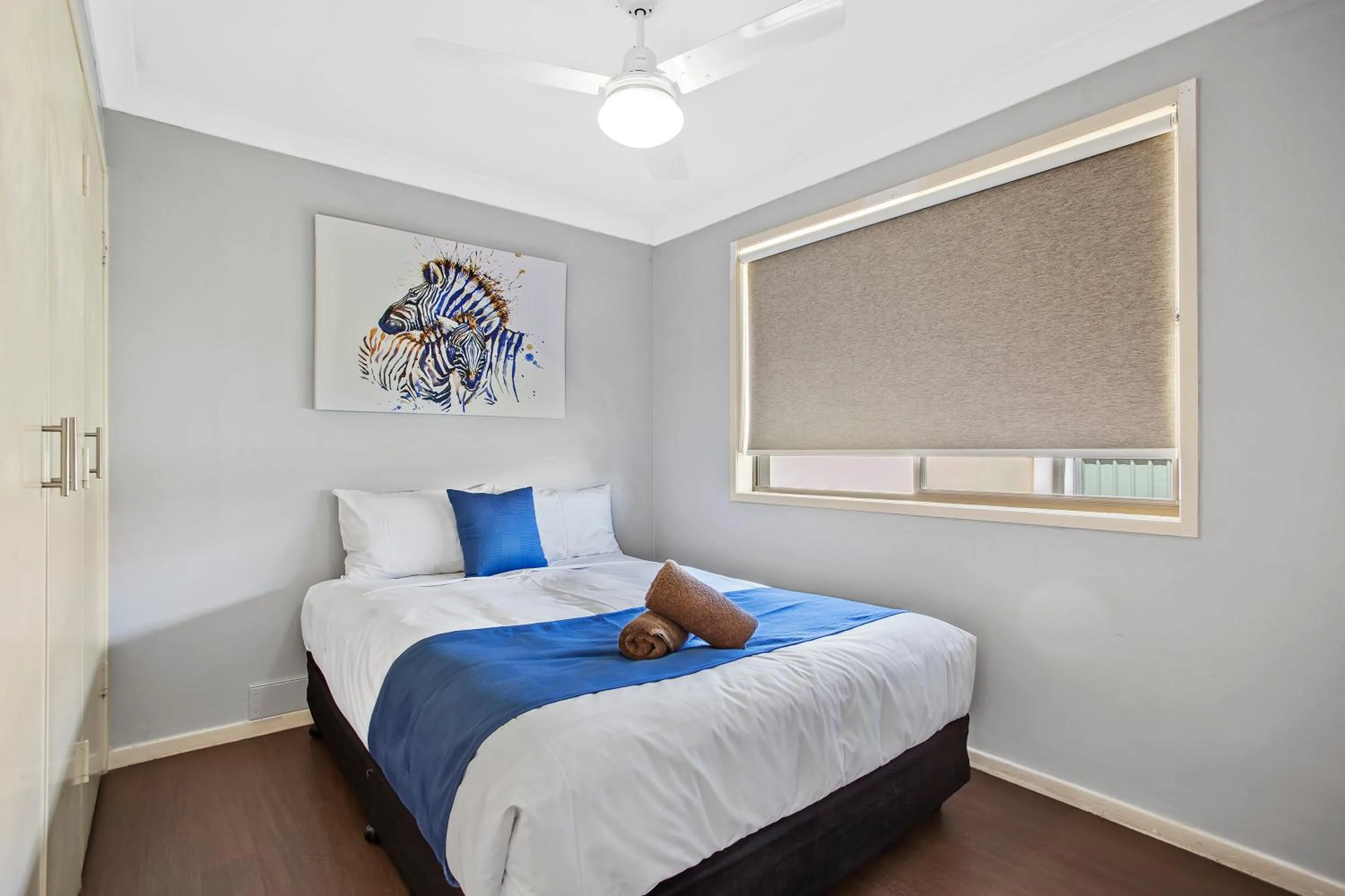 Bed in Clifford Gardens Motor Inn