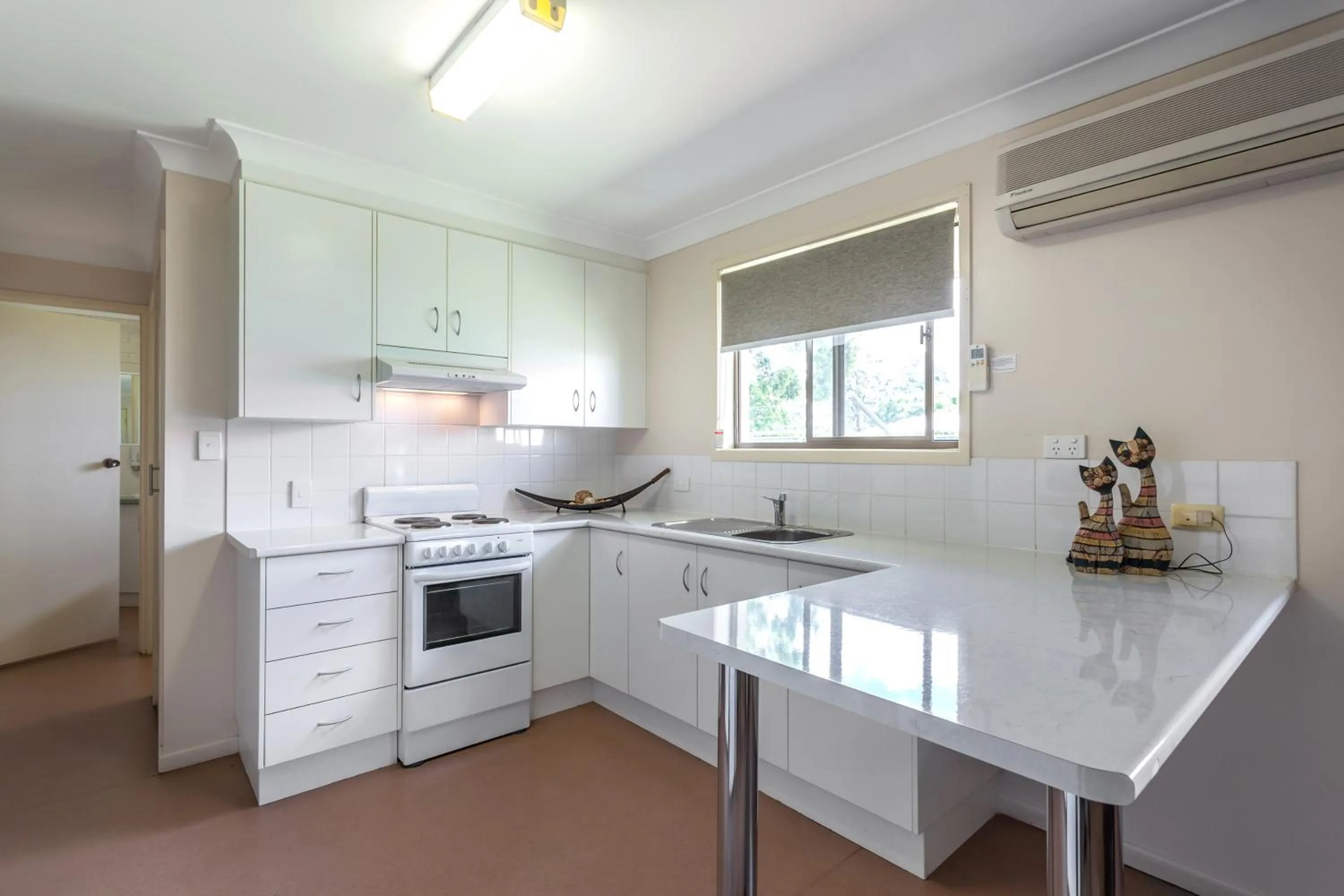 Kitchen or kitchenette in Clifford Gardens Motor Inn