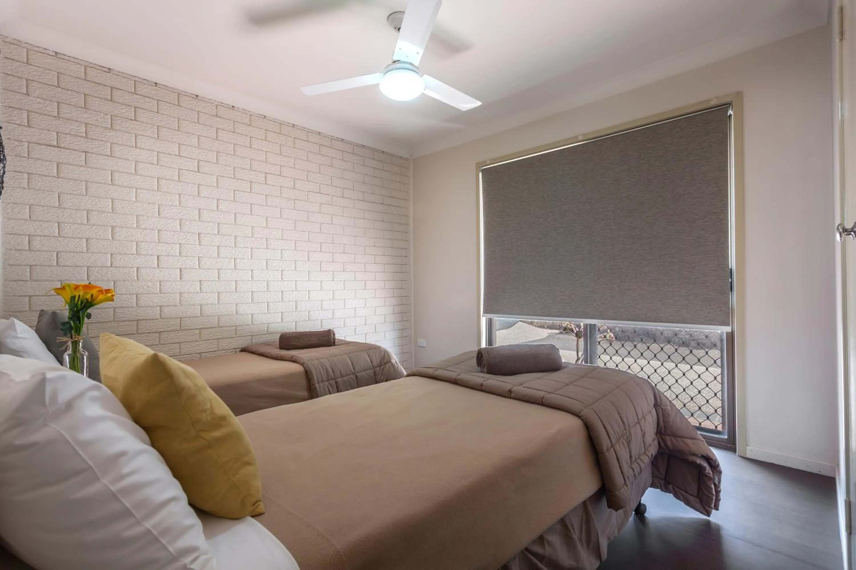 Photo of the whole room, Bed in Clifford Gardens Motor Inn