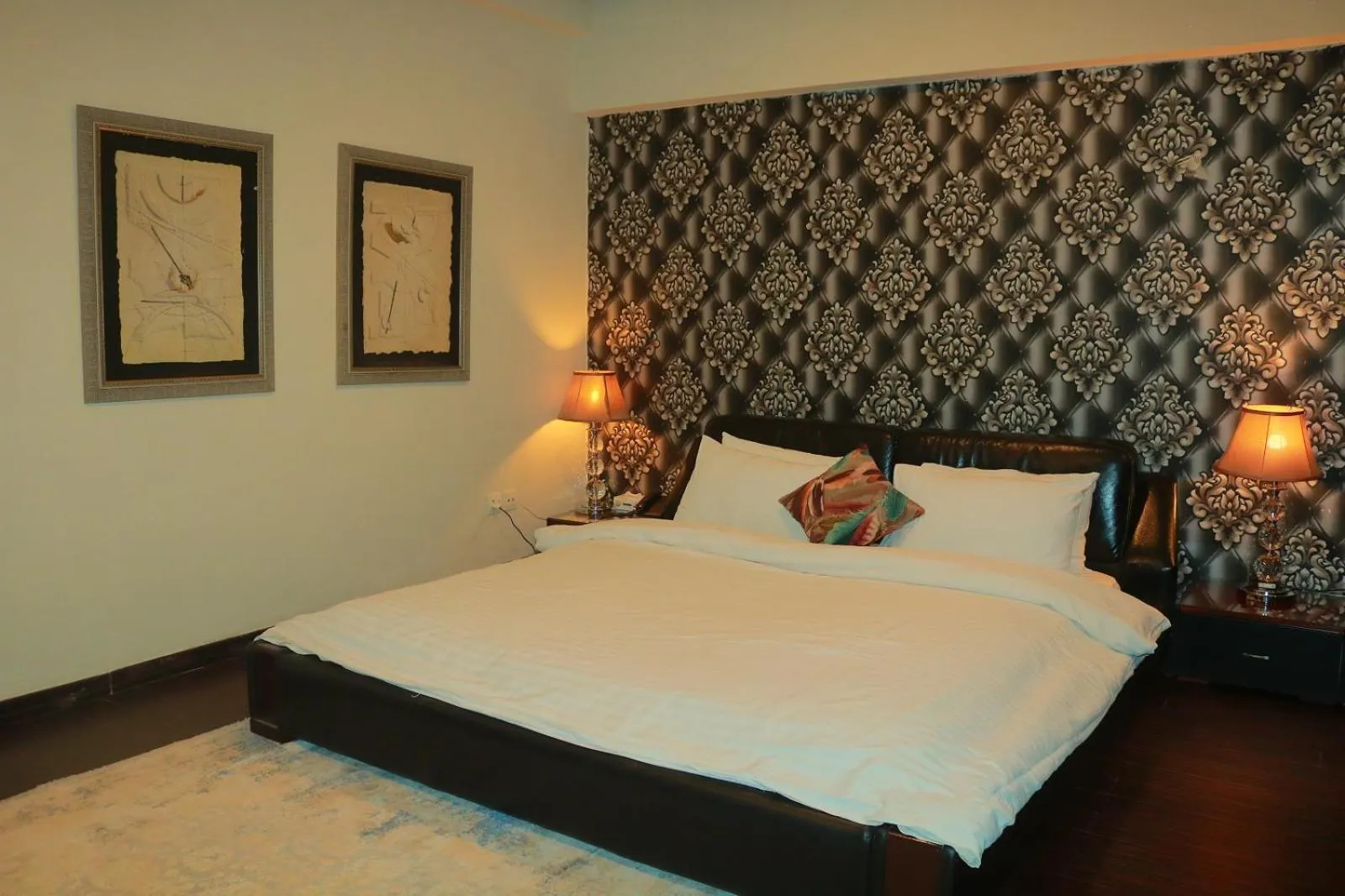 Bedroom, Bed in Safari Club 1