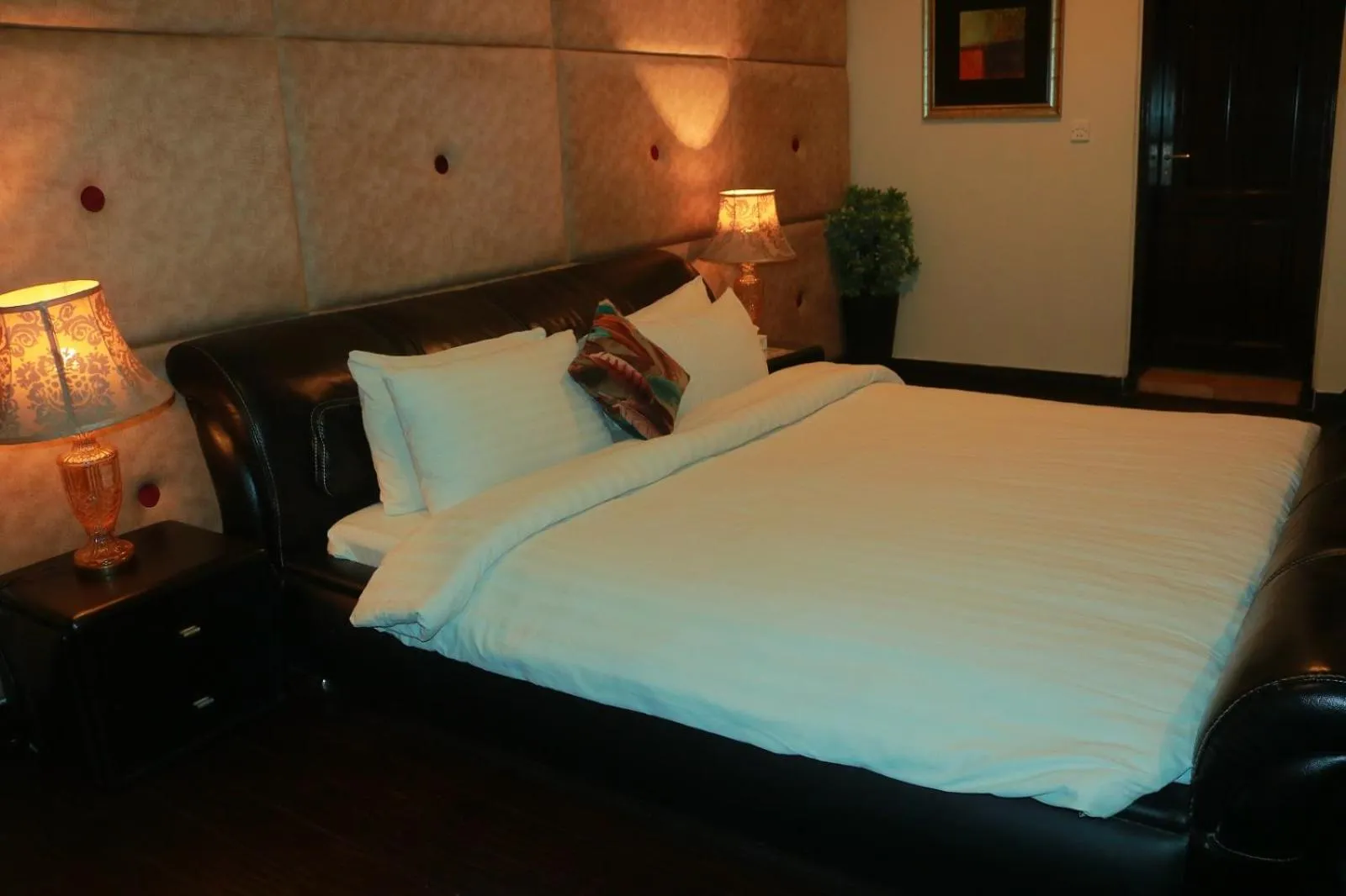 Bedroom, Bed in Safari Club 1