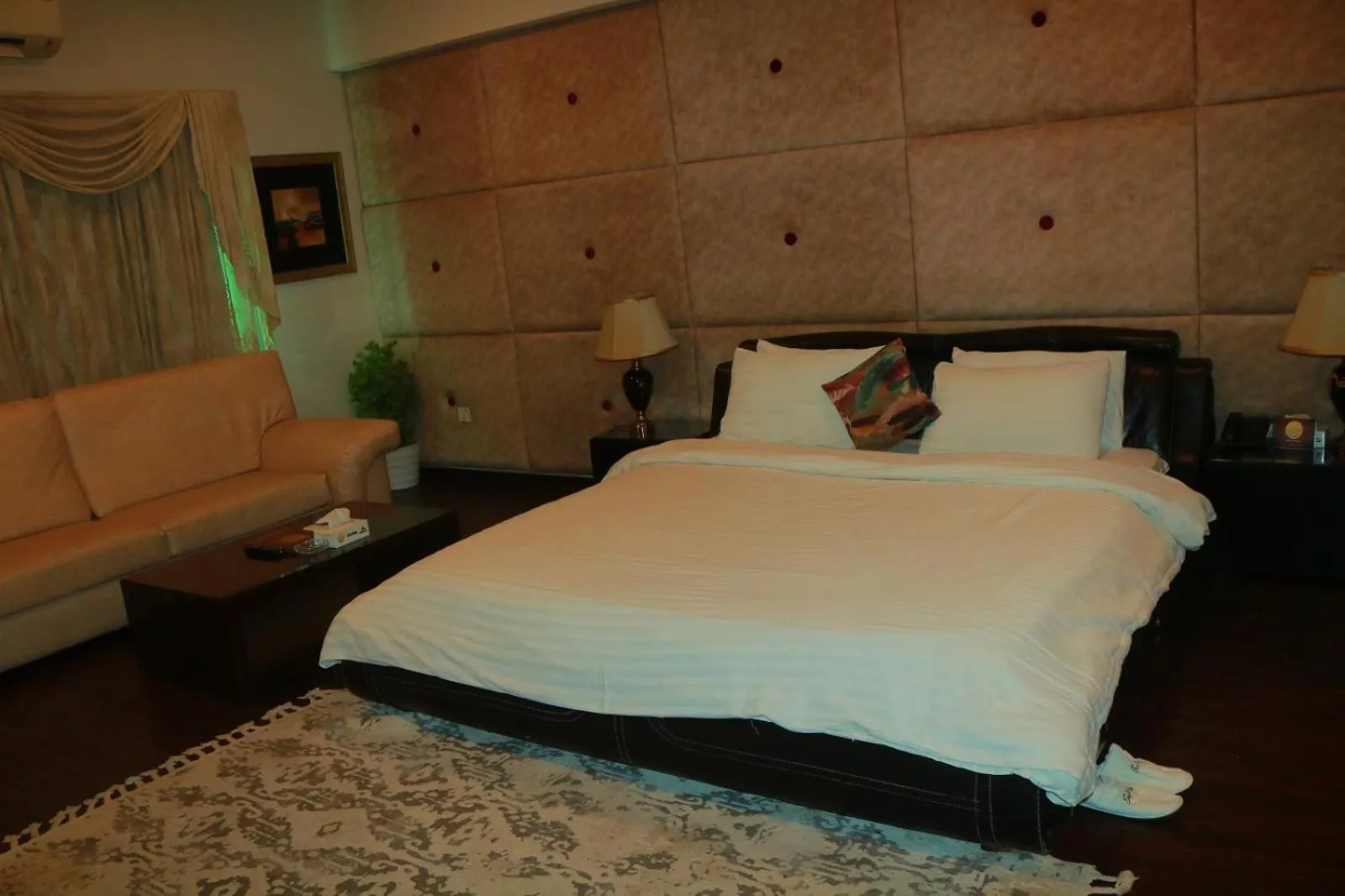 Bedroom, Bed in Safari Club 1