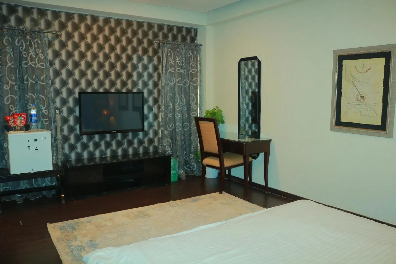 Bedroom, Bed in Safari Club 1