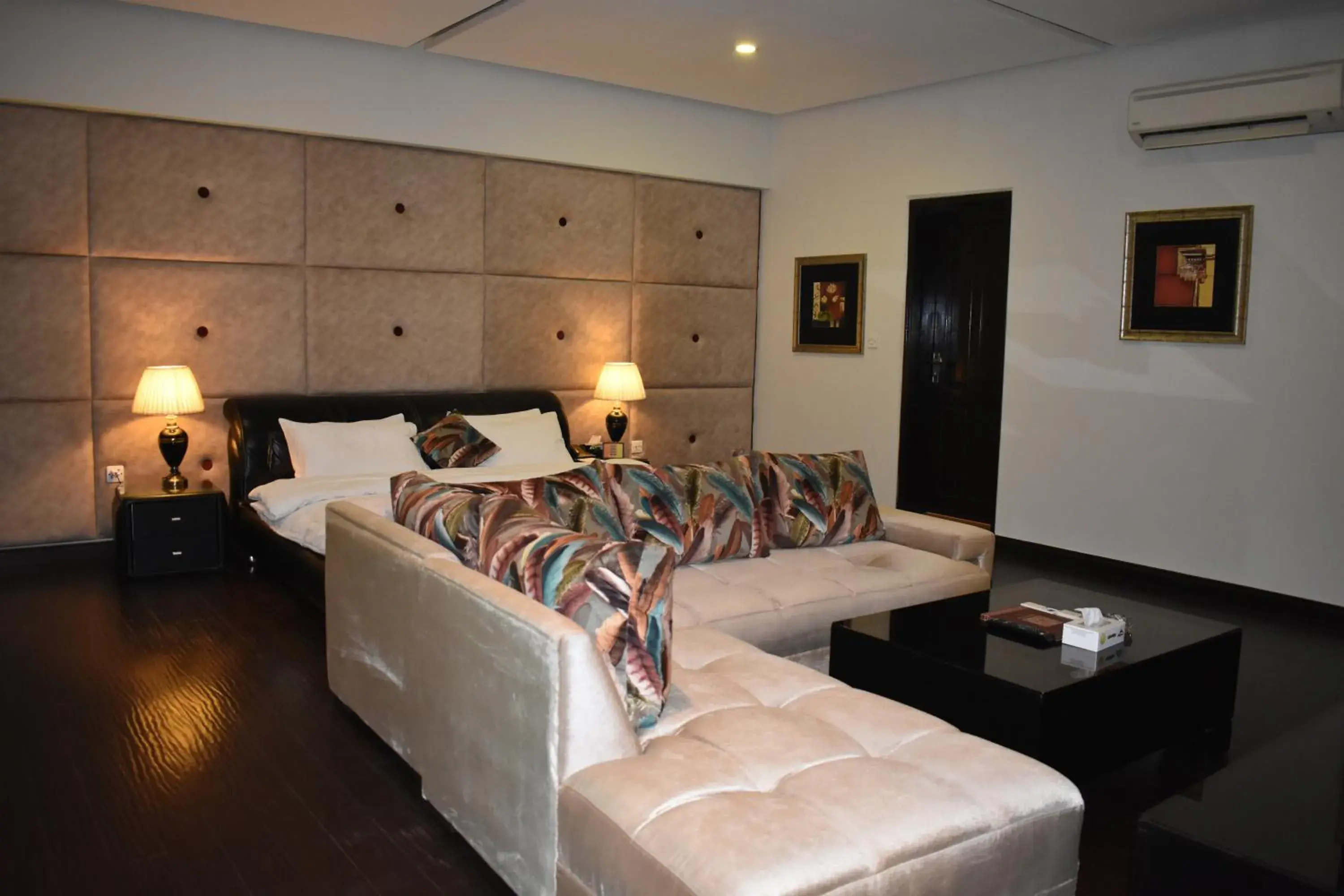 Safari Club 1 Safari Club 1