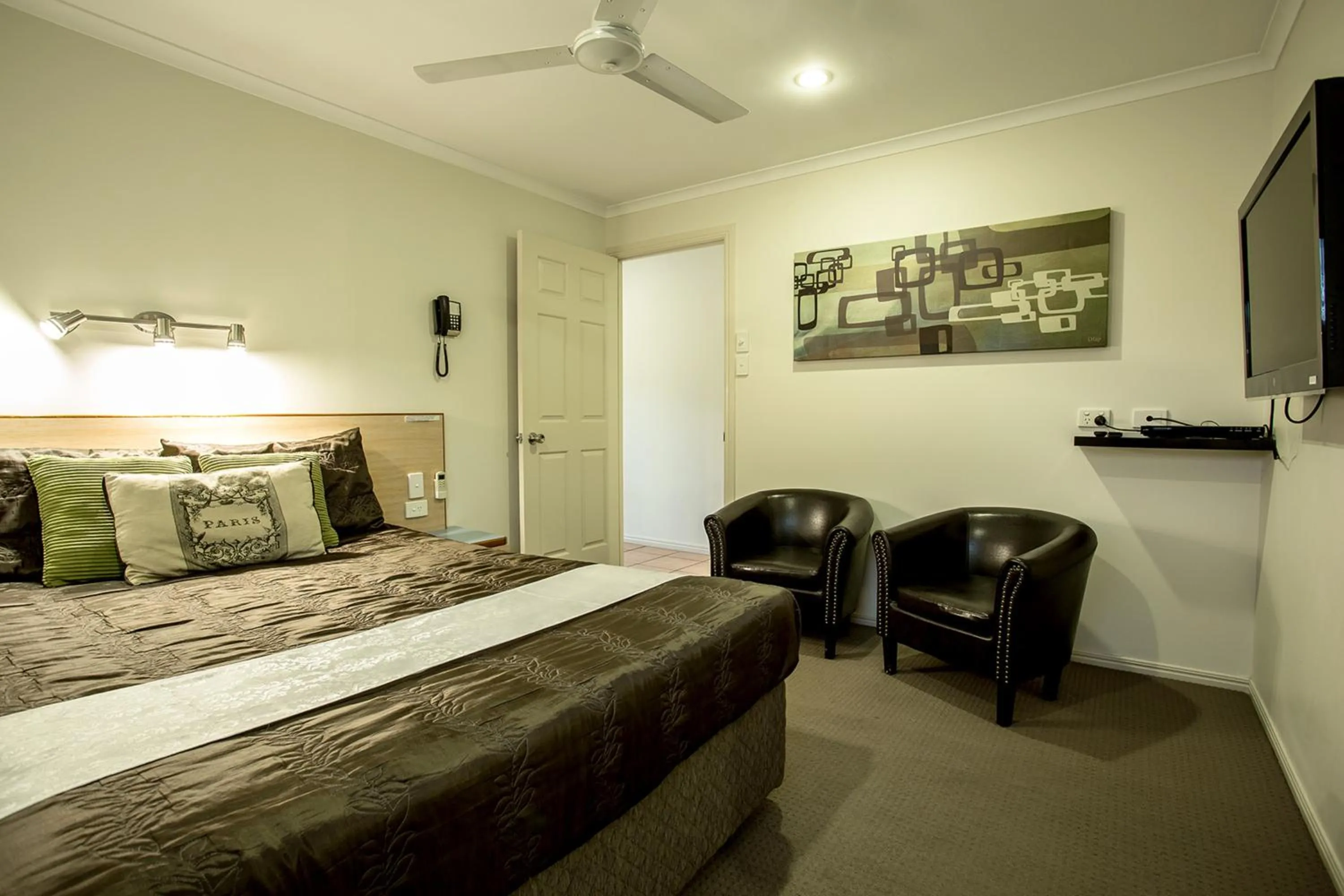 Bedroom, Bed in Pialba Motor Inn