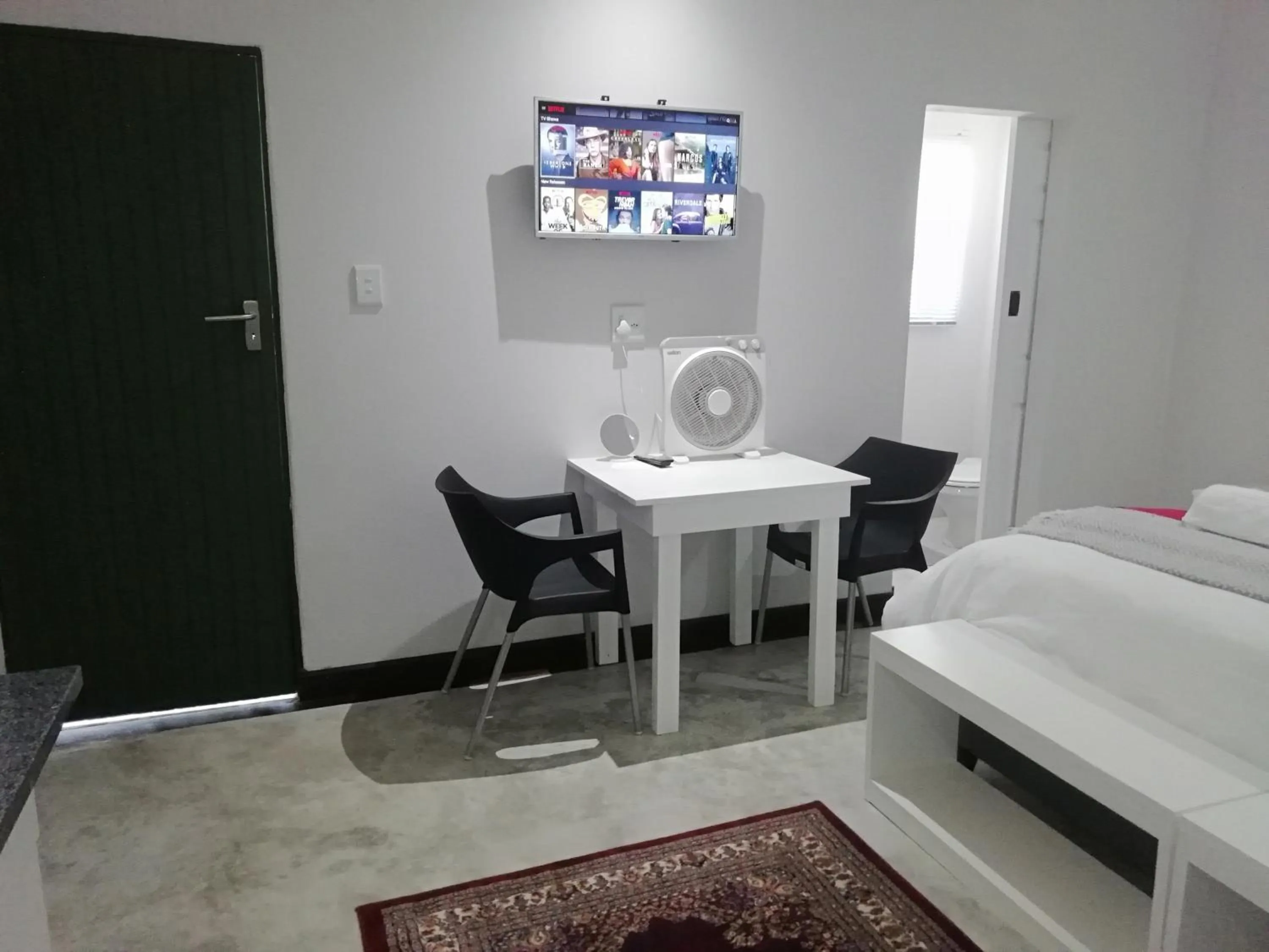 TV and multimedia, Bed in Middelplaas Paarl Guesthouse