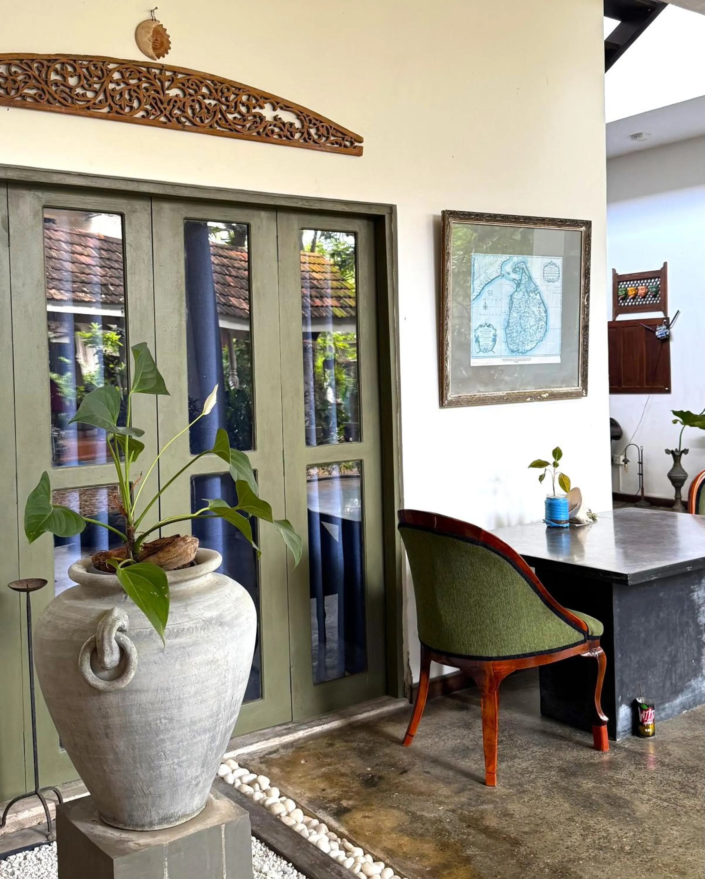 Seating area in Gomez Place