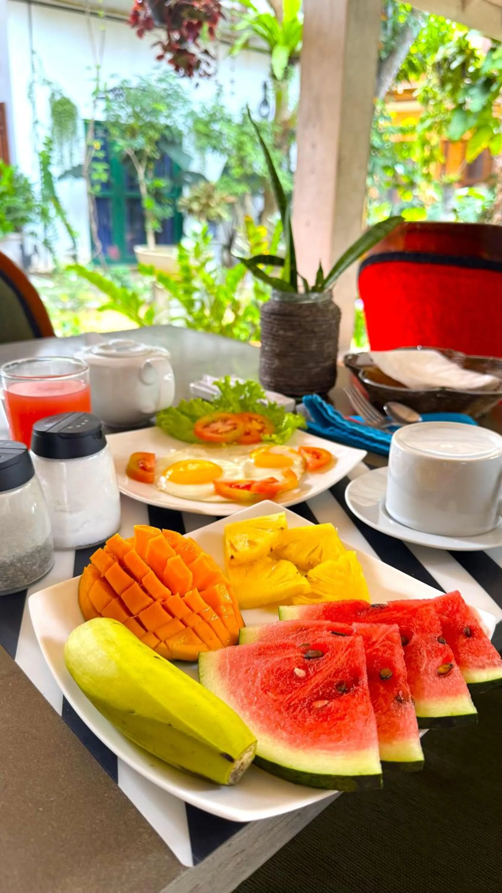 Breakfast in Gomez Place