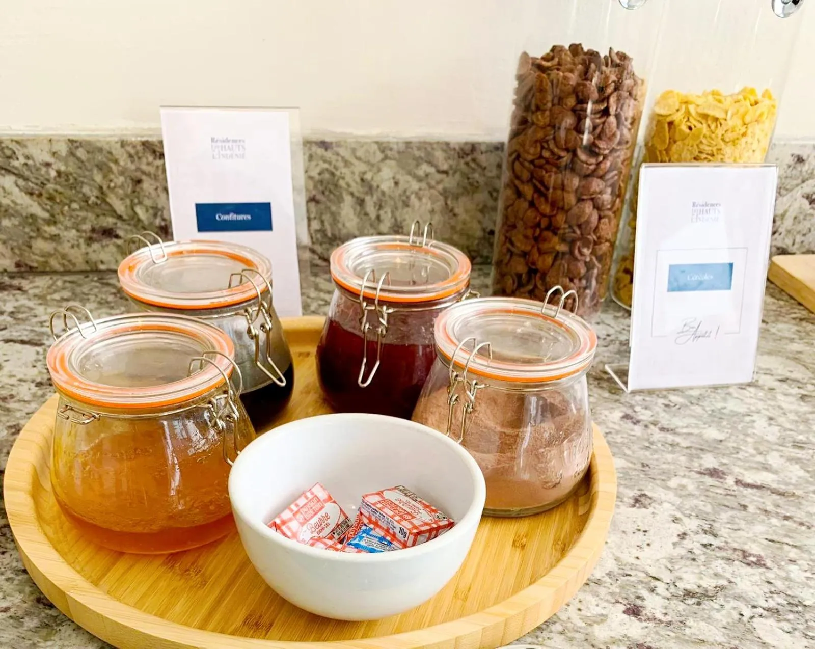 Restaurant/places to eat in Résidences Les Hauts de l'Indenié