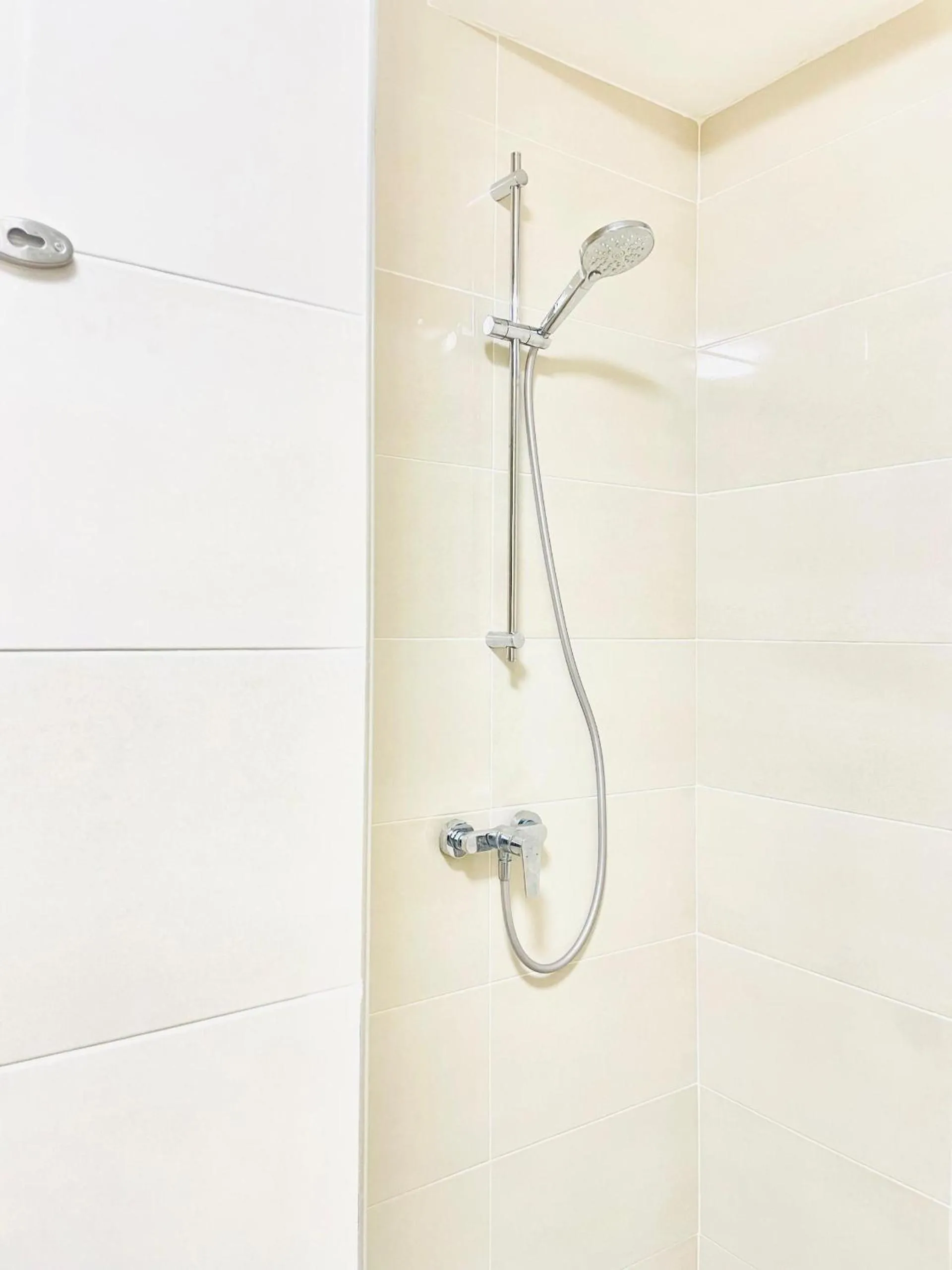 Shower in Résidences Les Hauts de l'Indenié