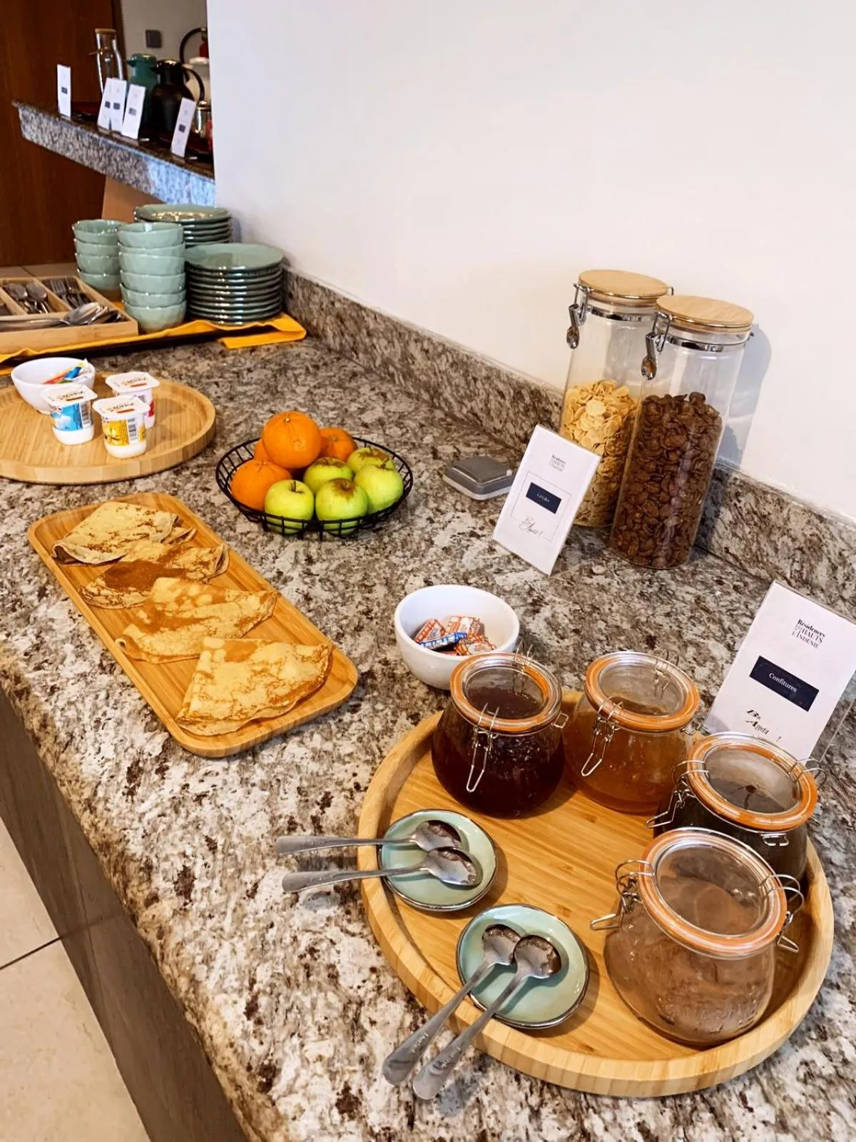 Restaurant/places to eat in Résidences Les Hauts de l'Indenié