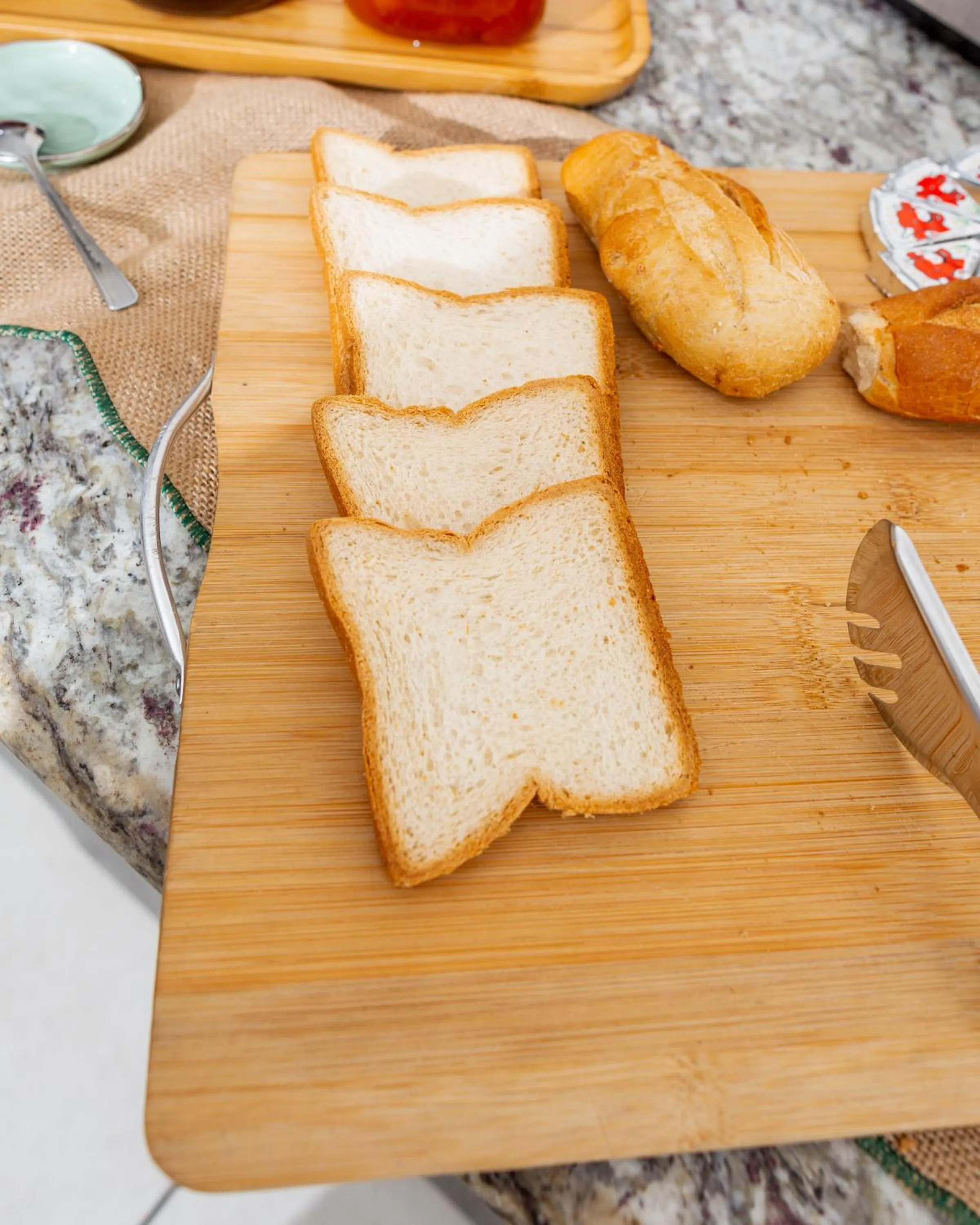 Restaurant/places to eat in Résidences Les Hauts de l'Indenié