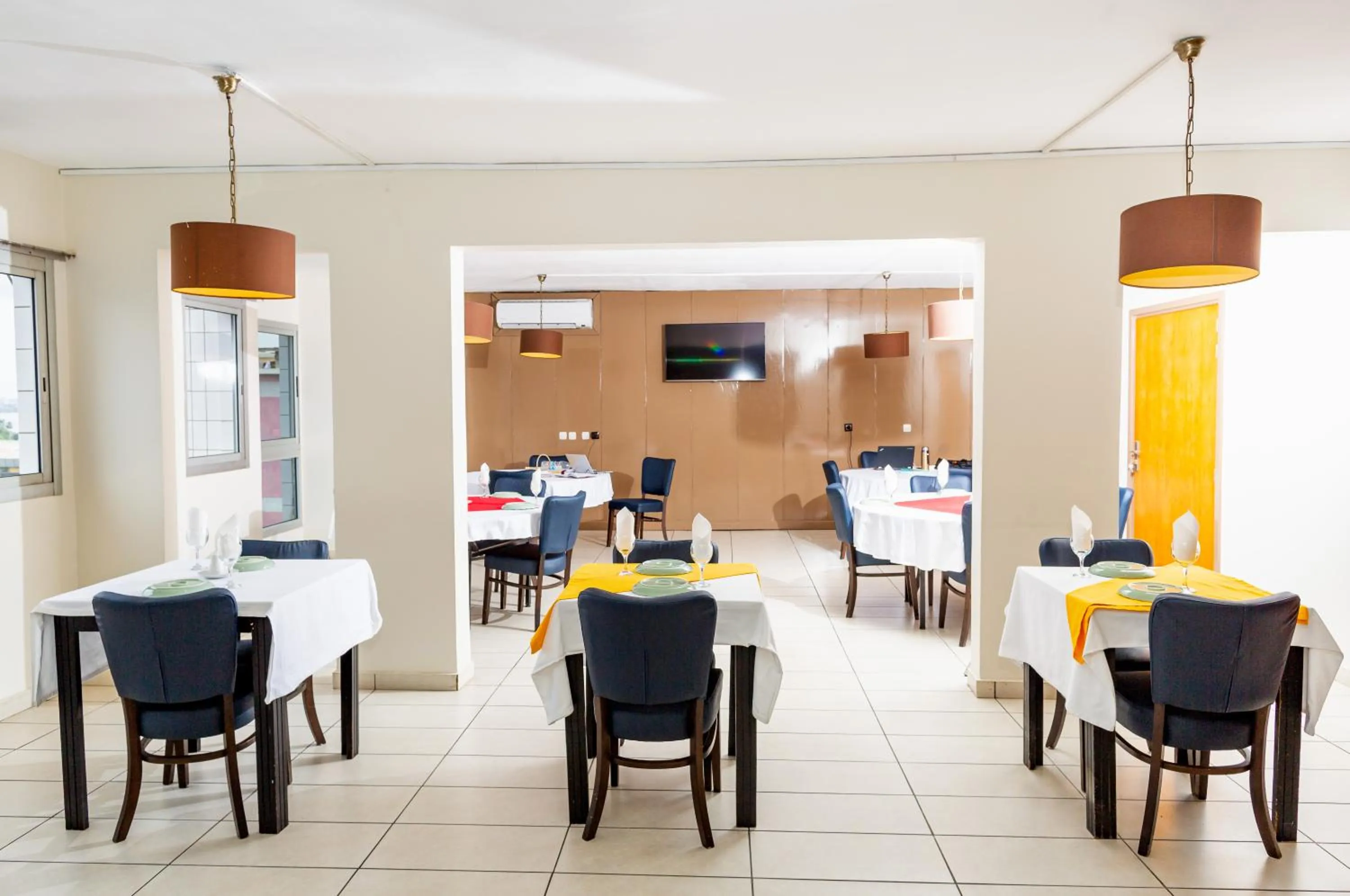 Restaurant/places to eat in Résidences Les Hauts de l'Indenié