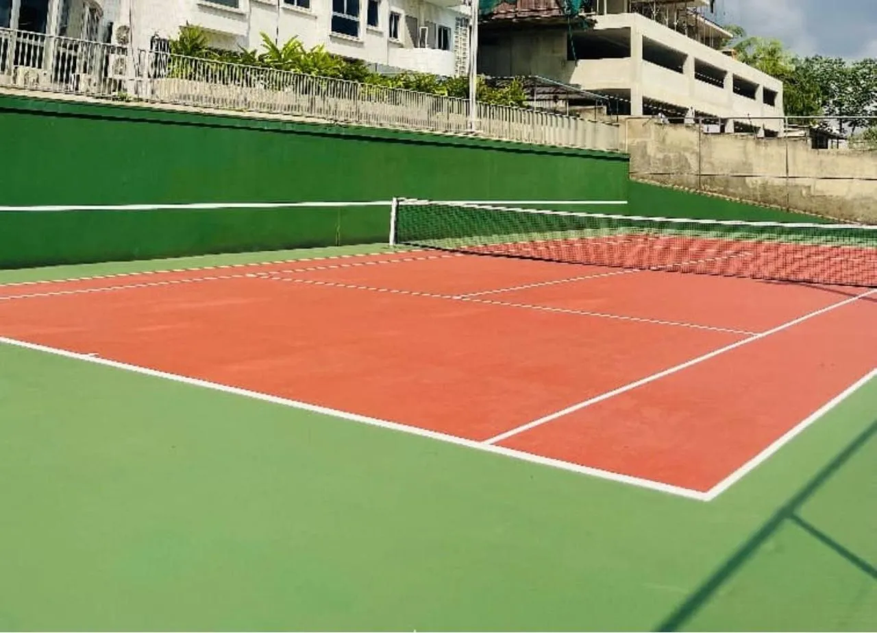 Tennis court in Résidences Les Hauts de l'Indenié