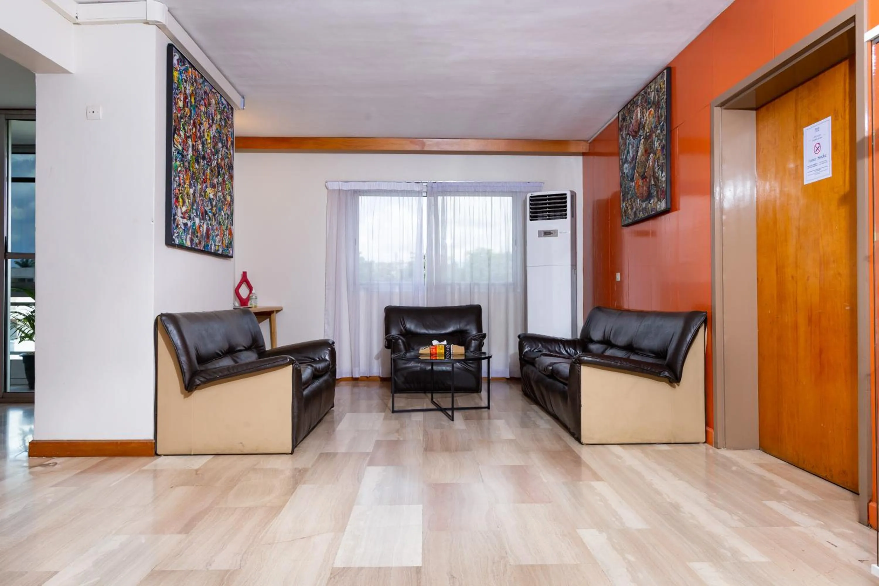 Communal lounge/ TV room in Résidences Les Hauts de l'Indenié