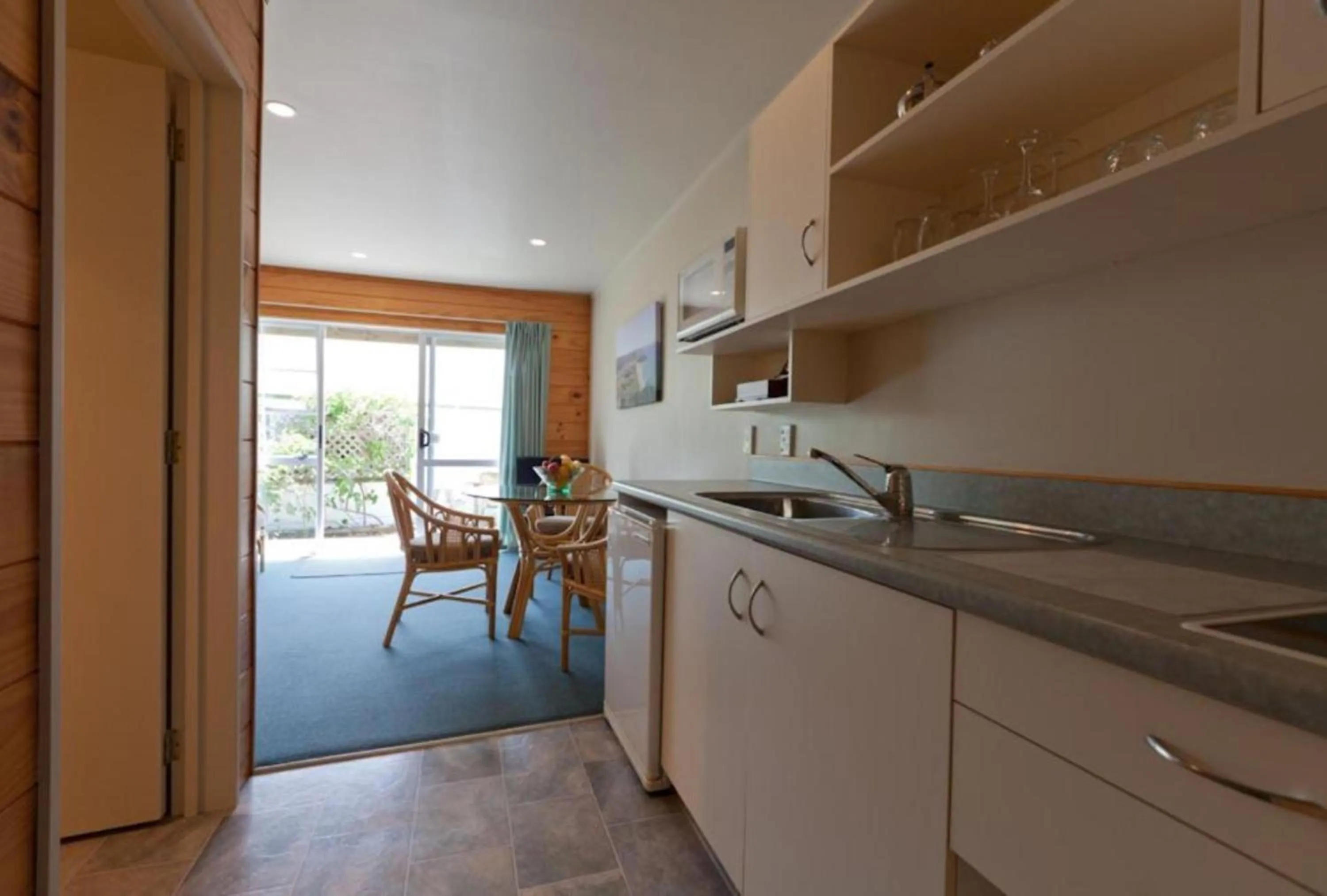 Kitchen or kitchenette in Pauanui Pines Motor Lodge