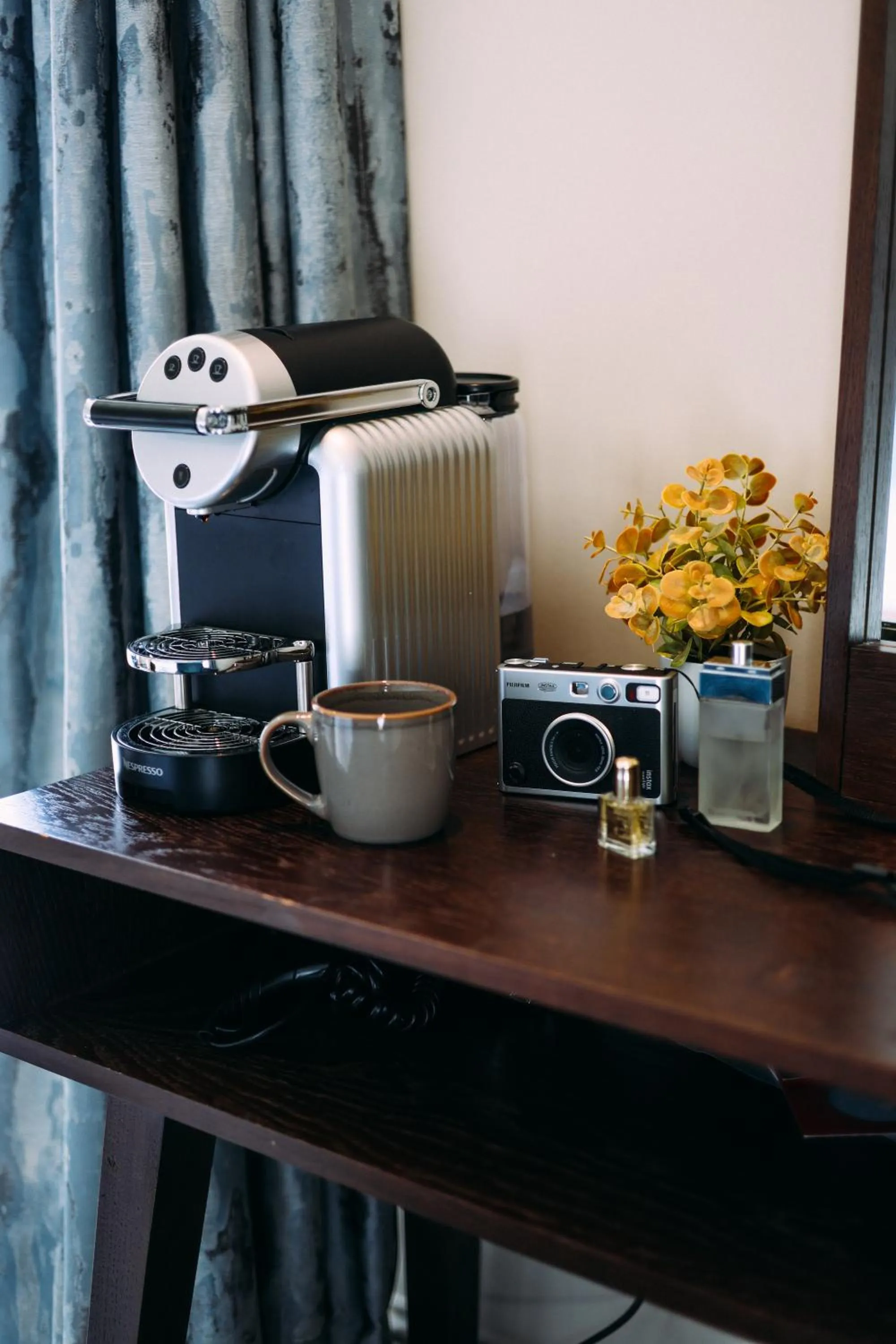 Coffee/tea facilities in Hodson Bay Hotel