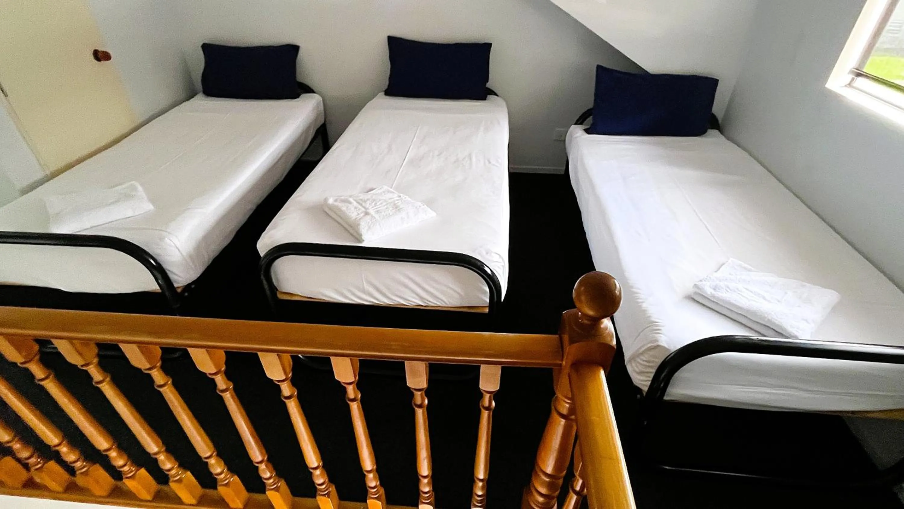 Bed in Bennetts Thermal Motor Inn