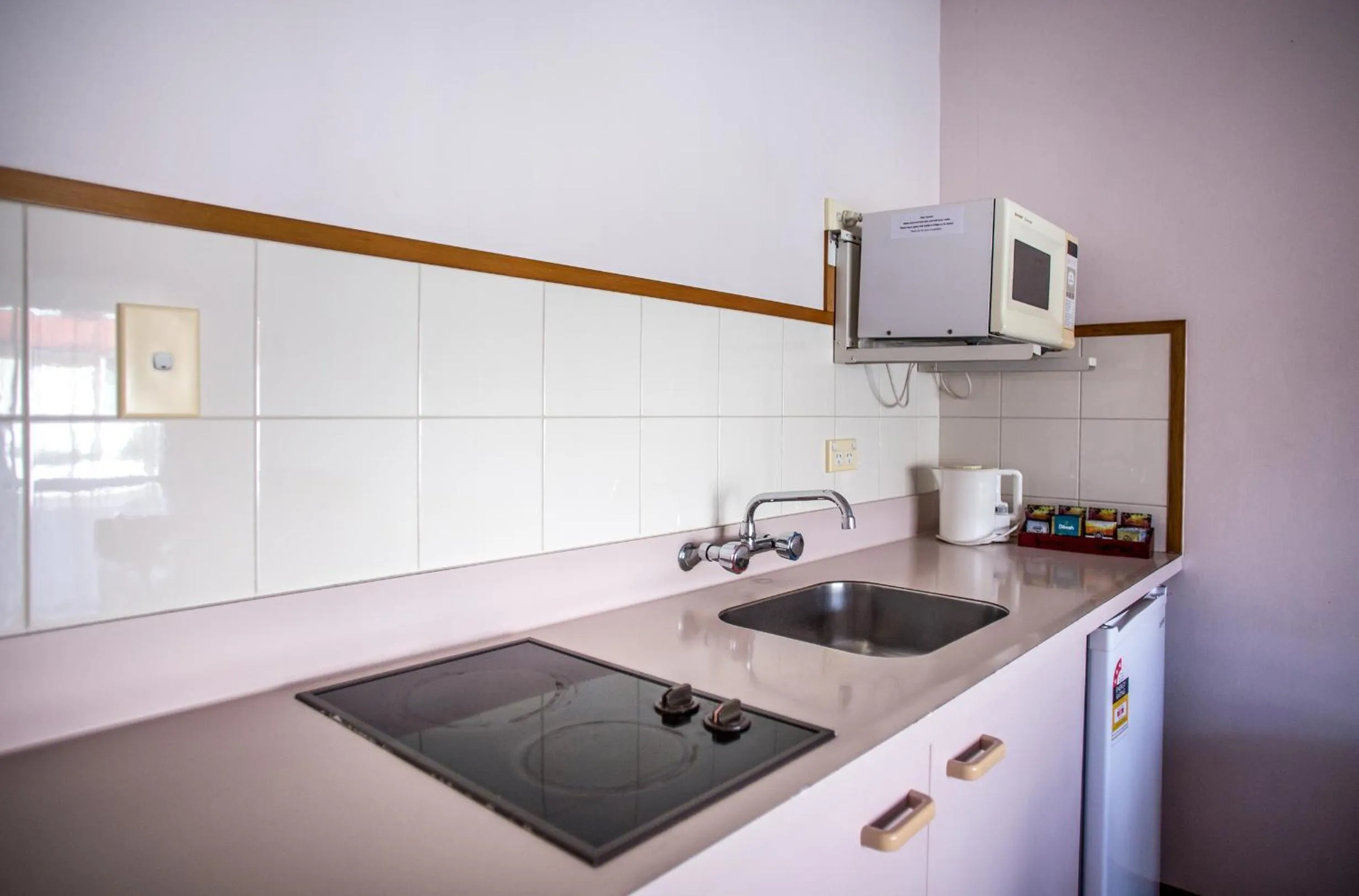 Coffee/tea facilities in Bennetts Thermal Motor Inn