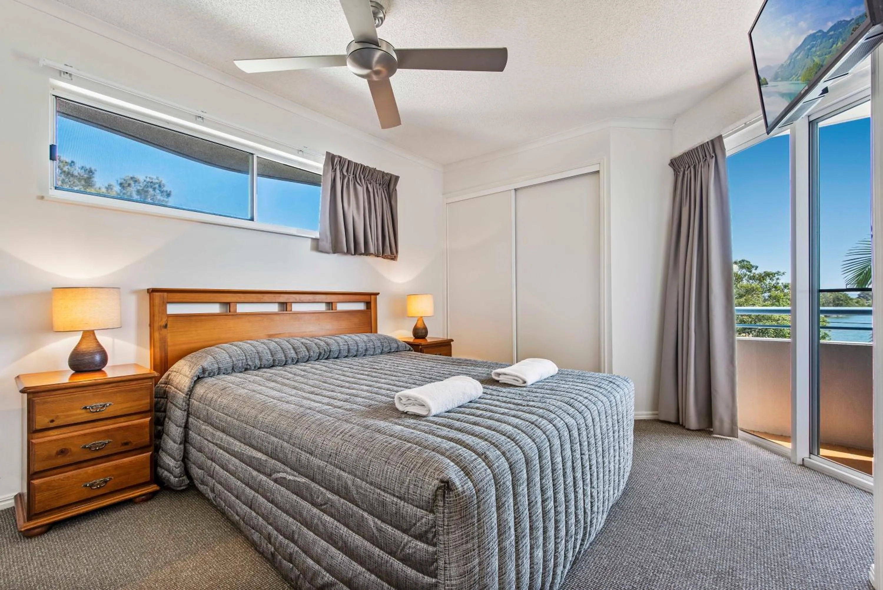 Bedroom, Bed in Reflections Holiday Apartments