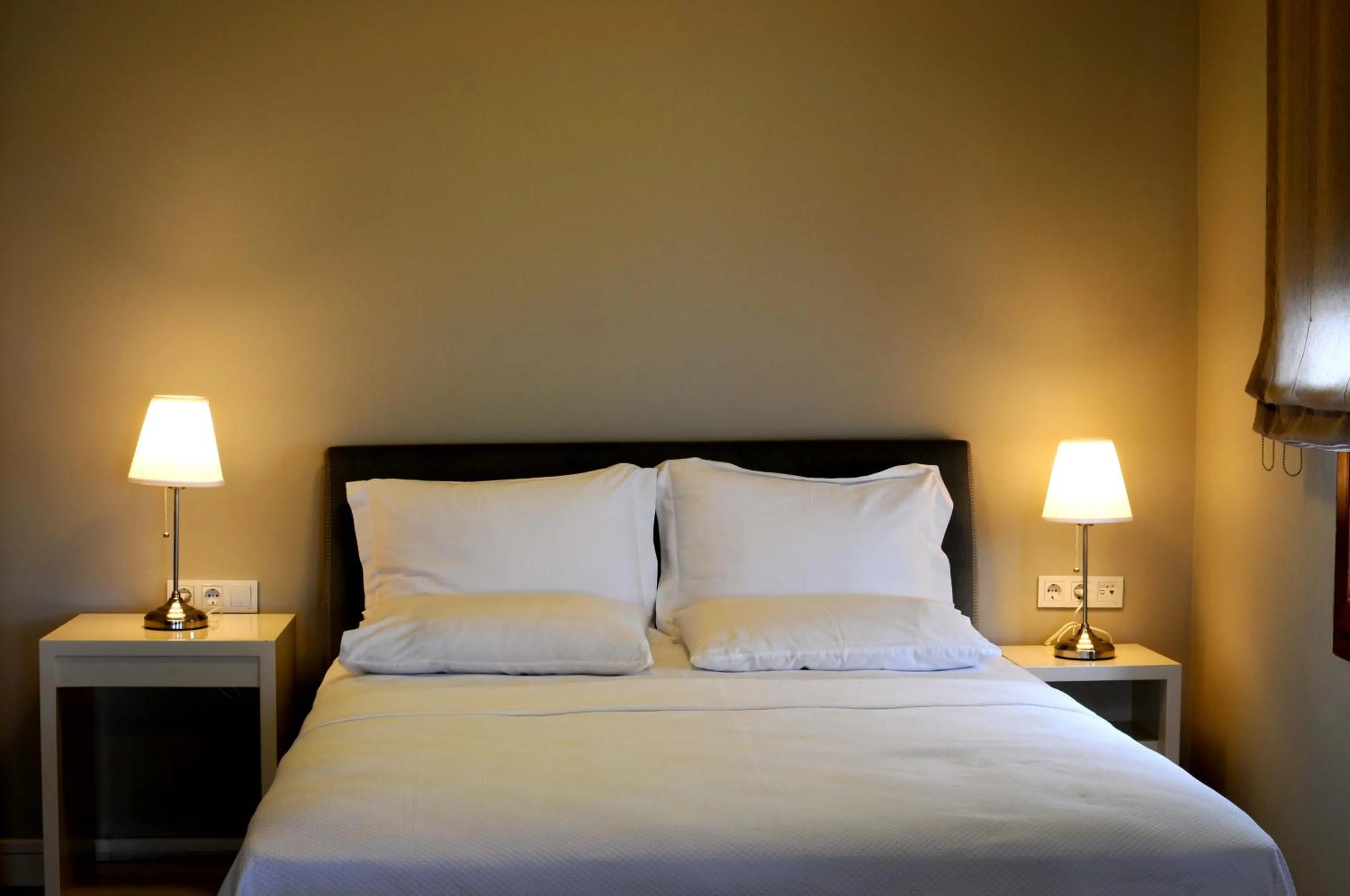 Decorative detail, Bed in Teos Lodge Pansiyon