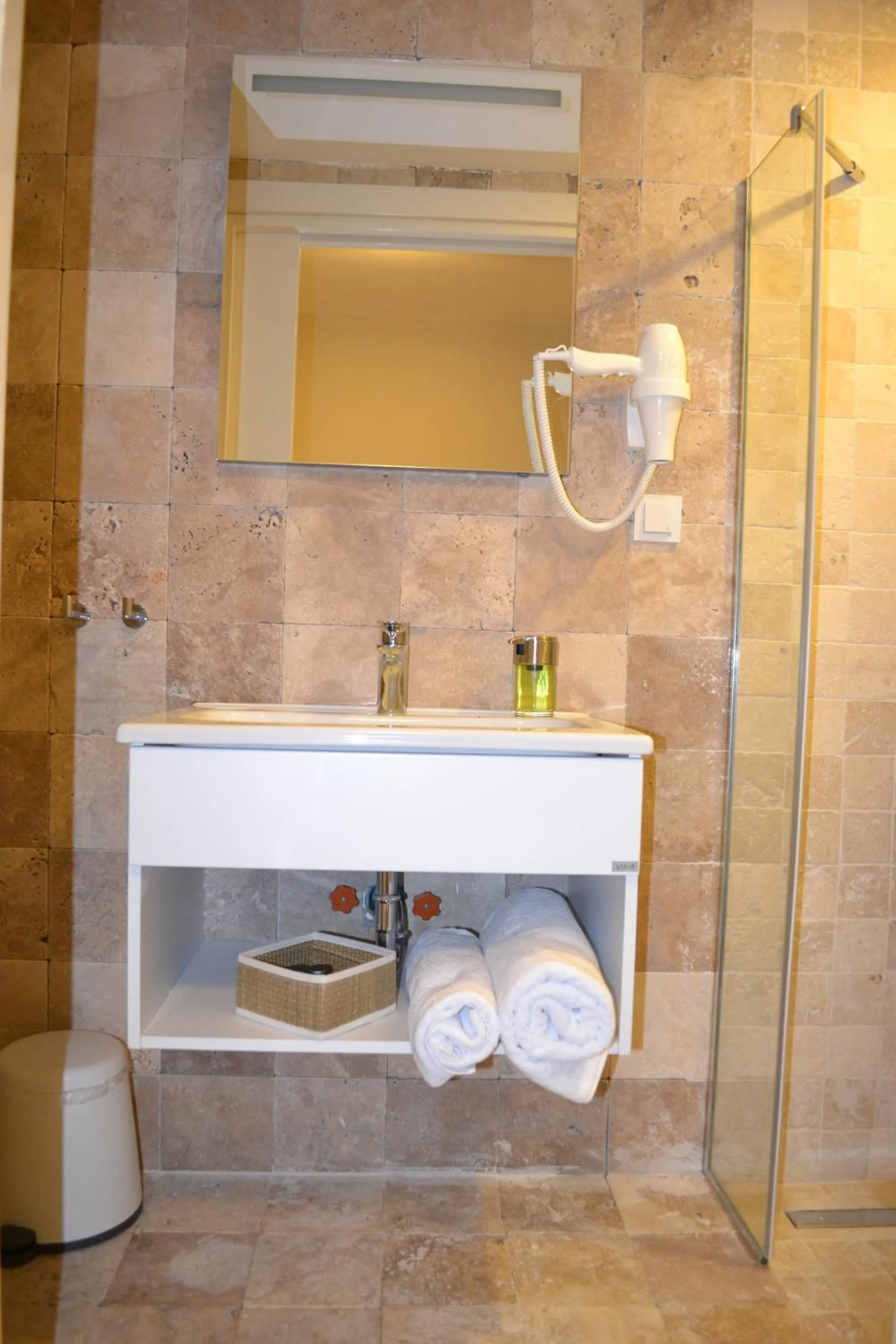 Bathroom in Teos Lodge Pansiyon