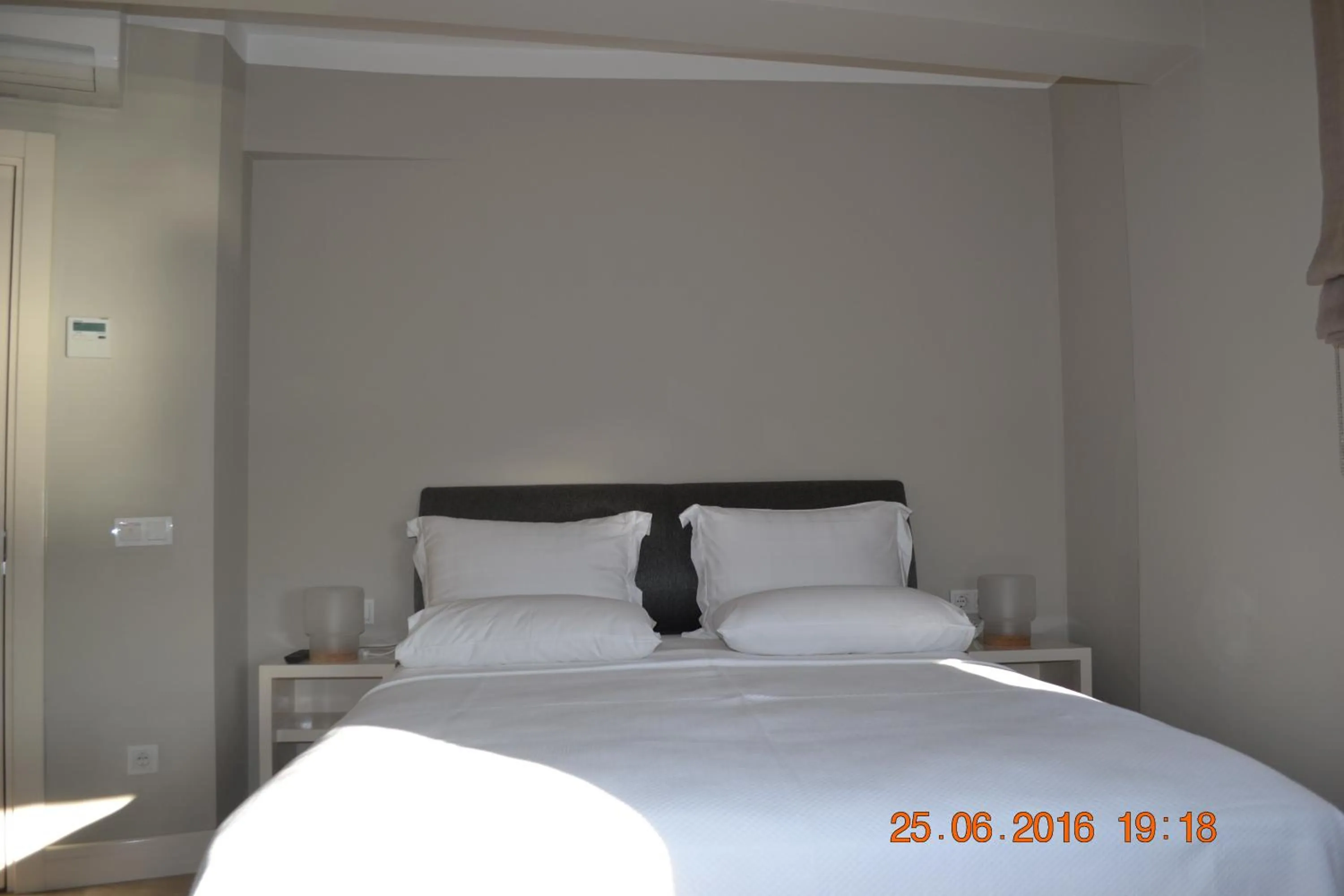 Decorative detail, Bed in Teos Lodge Pansiyon