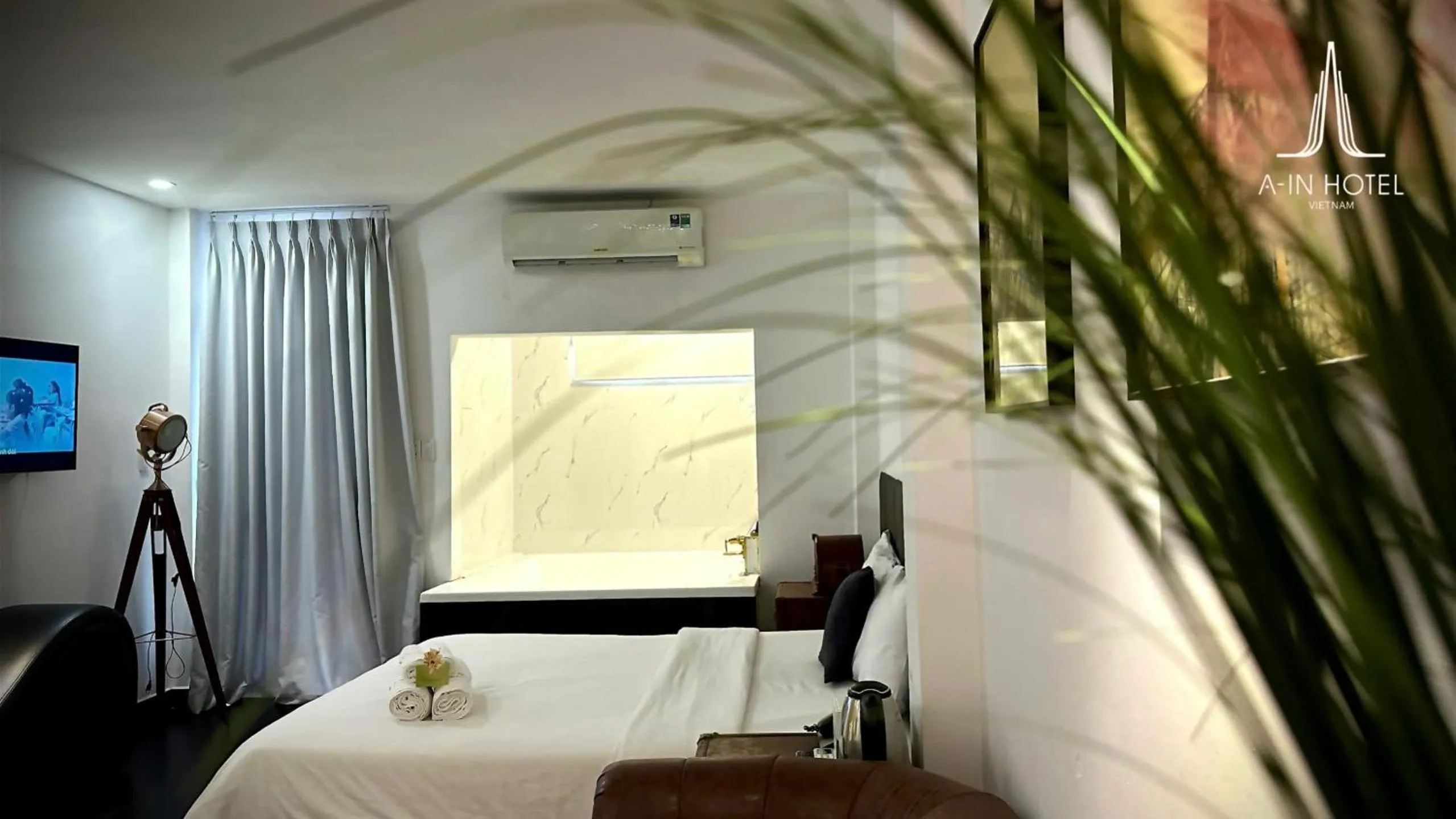 TV and multimedia, Bed in A In Hotel Glamour